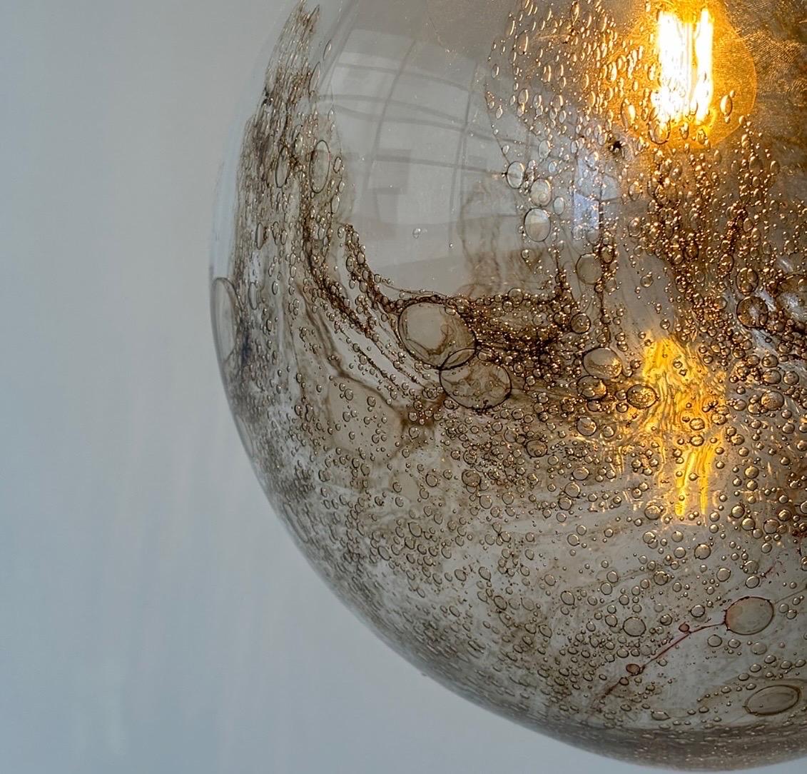 Hand blown Murano glass and brass pendant lamp by La Murrina, 1960’s Italy In Excellent Condition For Sale In Tel Aviv-Yafo, Tel Aviv District