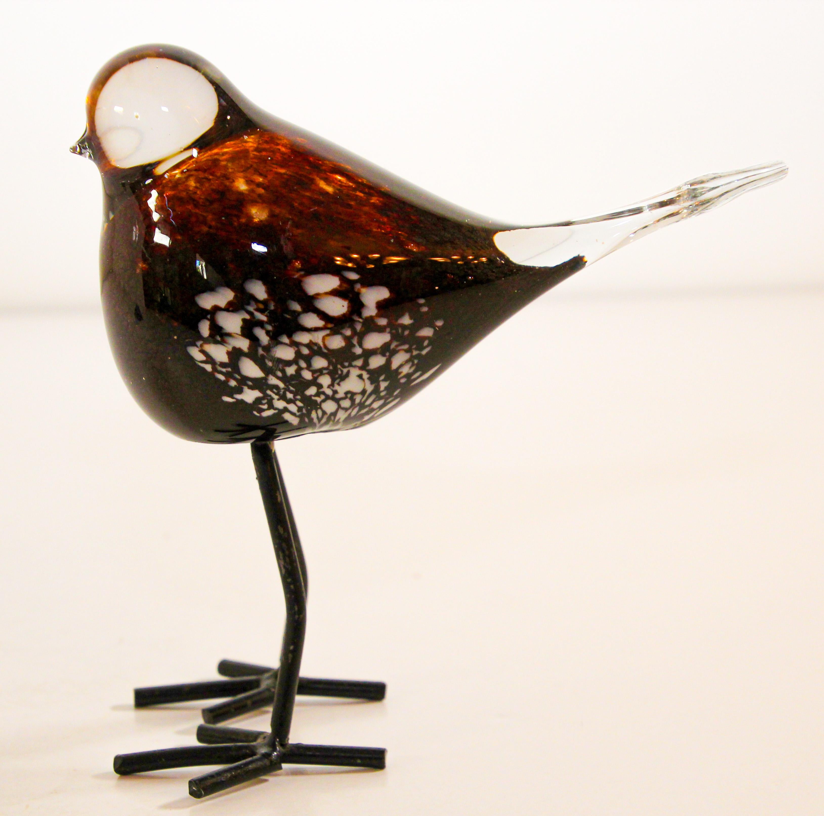 Vintage Murano art glass hand blown sculpture bird figurine with metal legs.
Beautiful Mid-Century Modern hand blown glass bird.
A very stylish Italian Murano art glass figure of a bird dating from around 1970. 
The body of bubbles Italian art glass