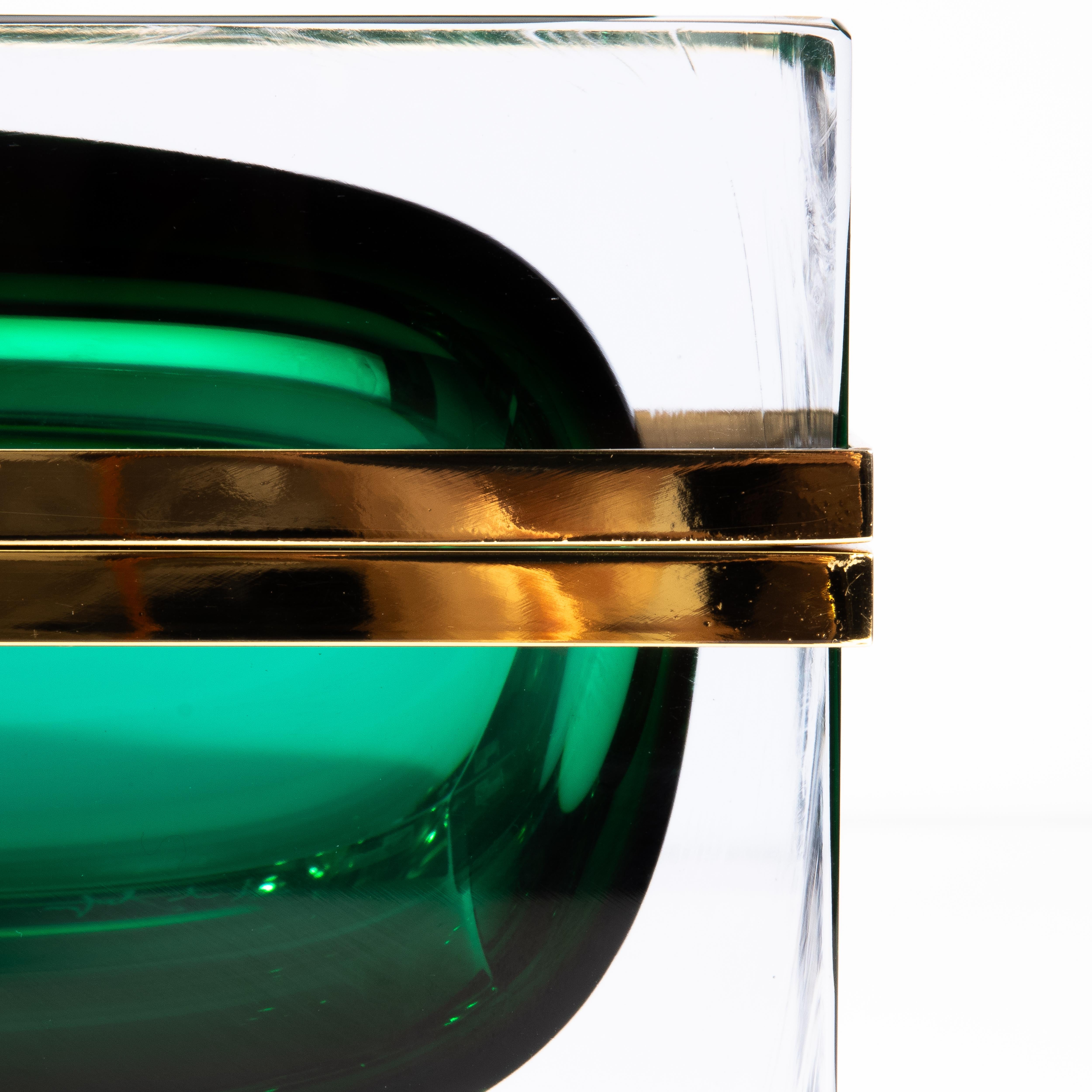 Boîte géante en verre de Murano soufflé à la main en vert émeraude avec accessoires en laiton en vente 2