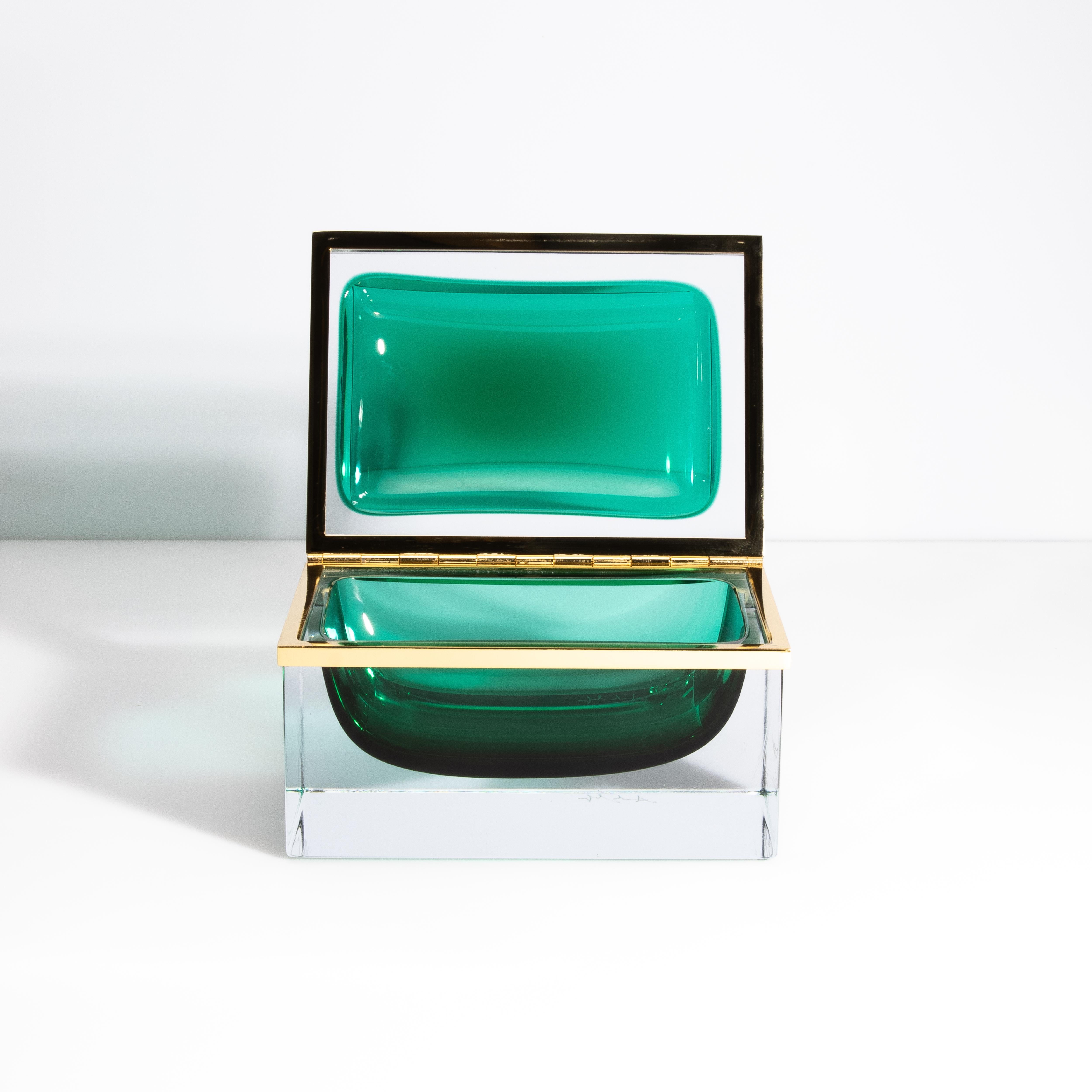 Boîte géante en verre de Murano soufflé à la main en vert émeraude avec accessoires en laiton Neuf - En vente à West Hollywood, CA