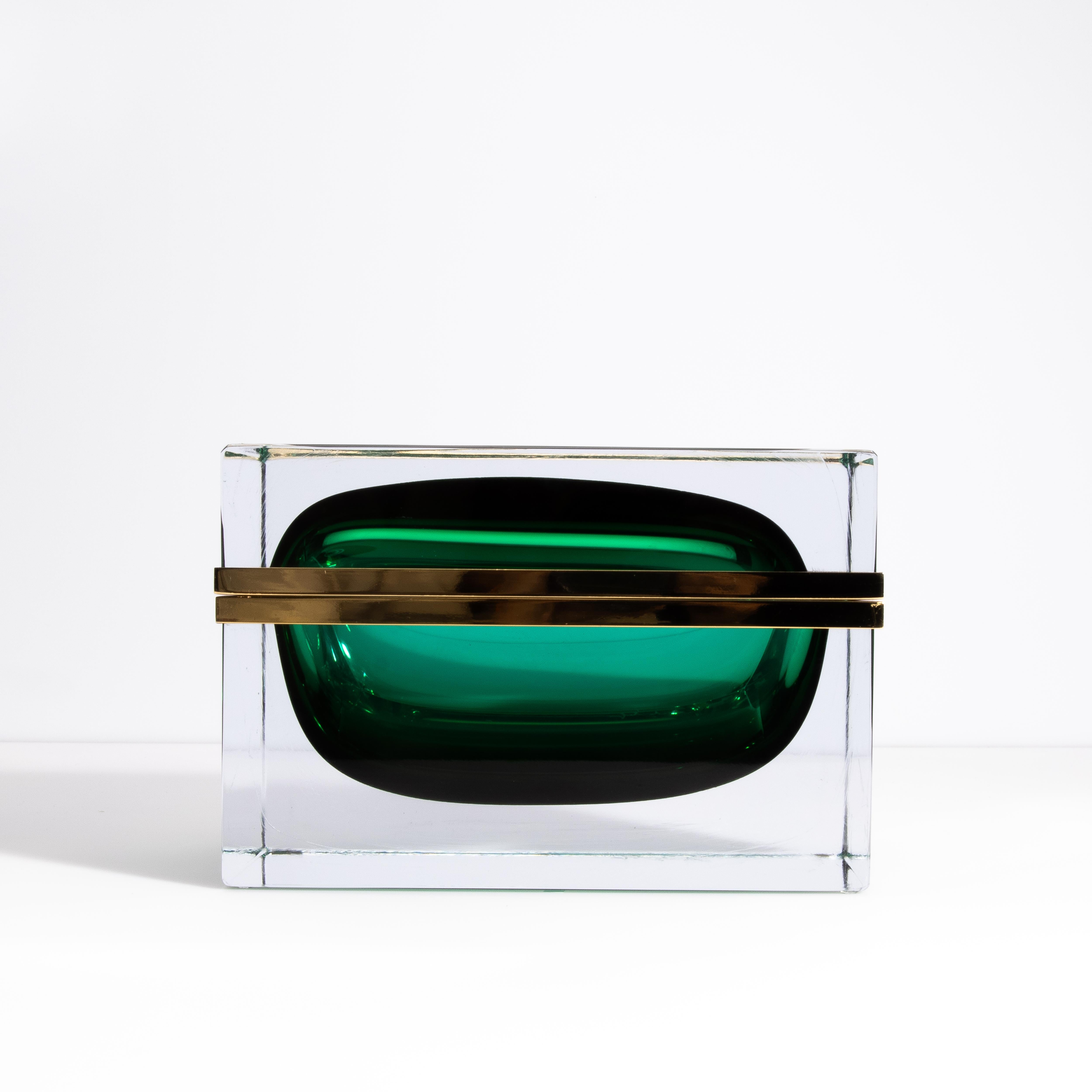 Boîte géante en verre de Murano soufflé à la main en vert émeraude avec accessoires en laiton en vente 1