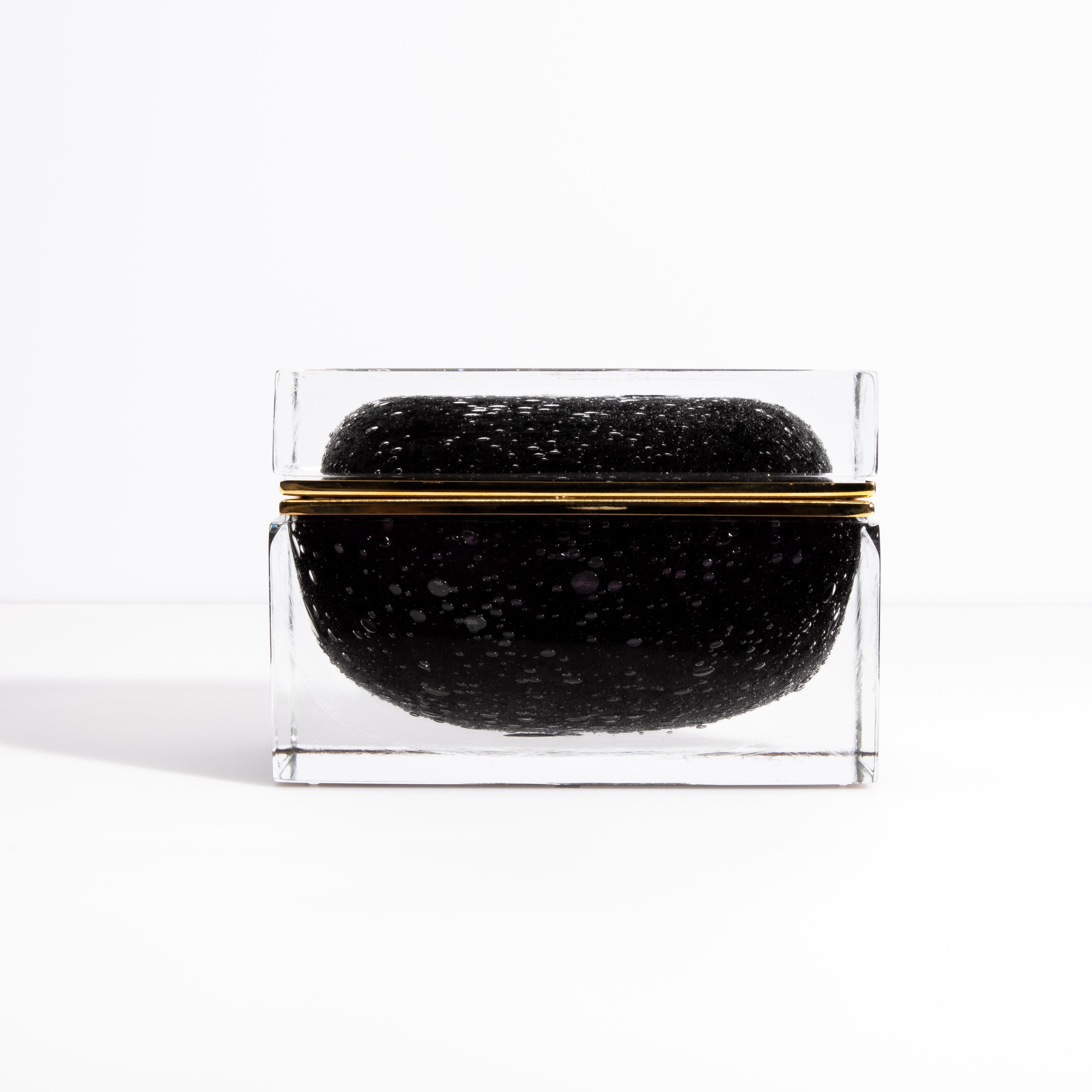 XXIe siècle et contemporain Boîte en verre de Murano soufflé à la main, noir avec bulles et raccords en laiton en vente