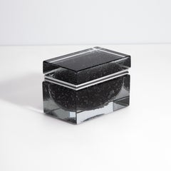Dose aus mundgeblasenem Muranoglas in Schwarz mit Blasen und Chrombeschlägen