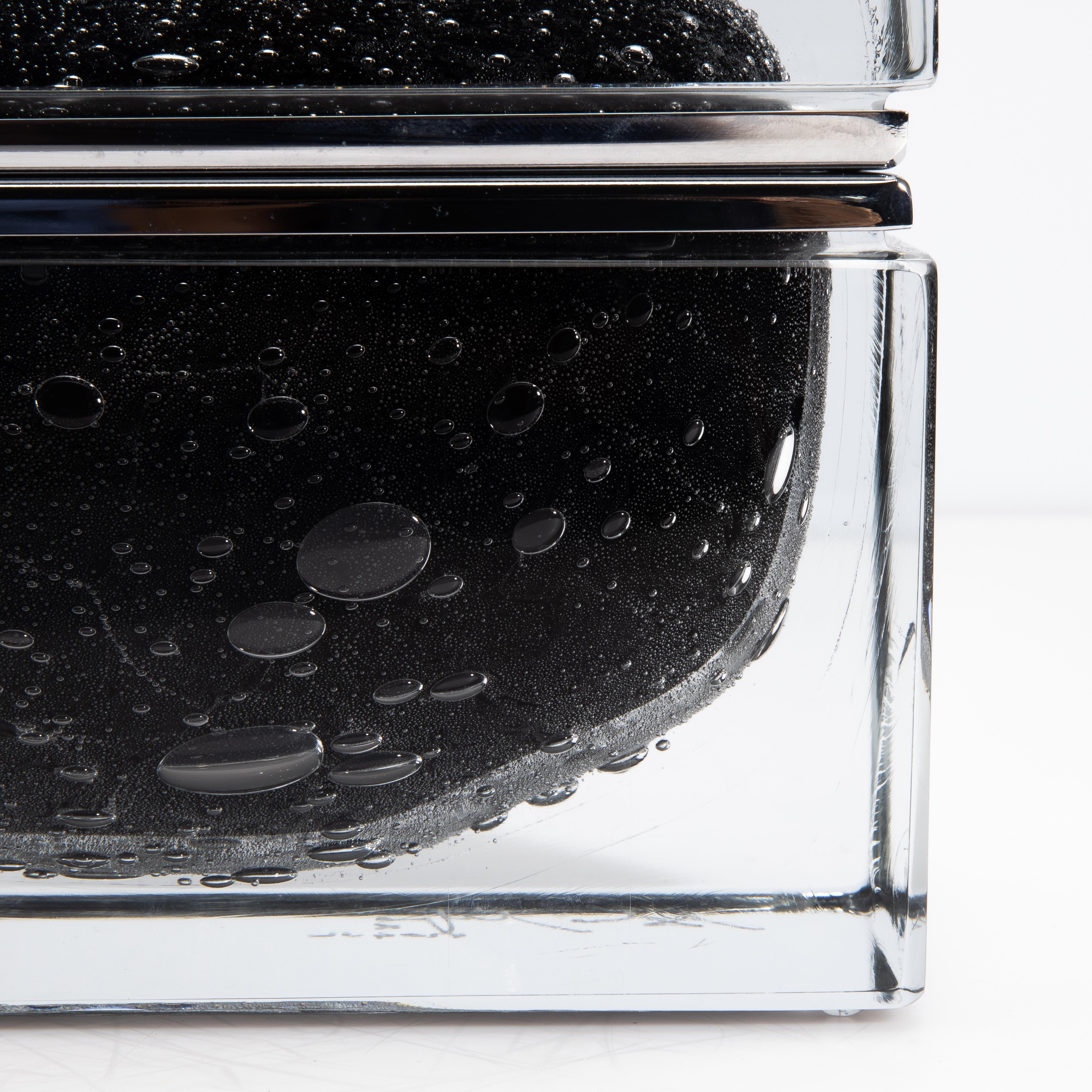 Scatola in vetro di Murano soffiato a mano in nero con bolle e accessori cromati in vendita 1