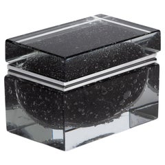 Dose aus mundgeblasenem Muranoglas in Schwarz mit Blasen und Chrombeschlägen