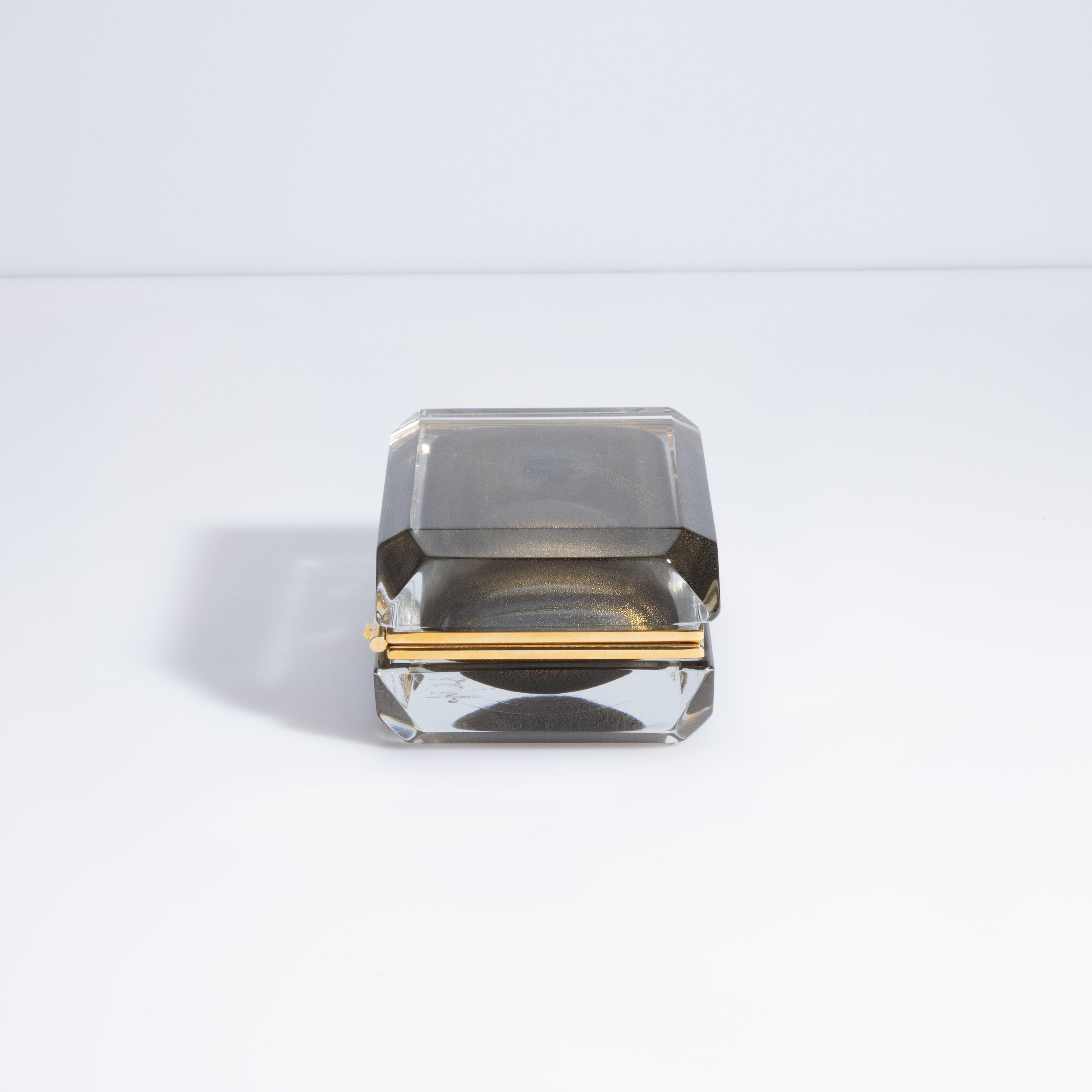 Caja de cristal de Murano soplado a mano en gris con motas de oro de 24 quilates Moderno en venta