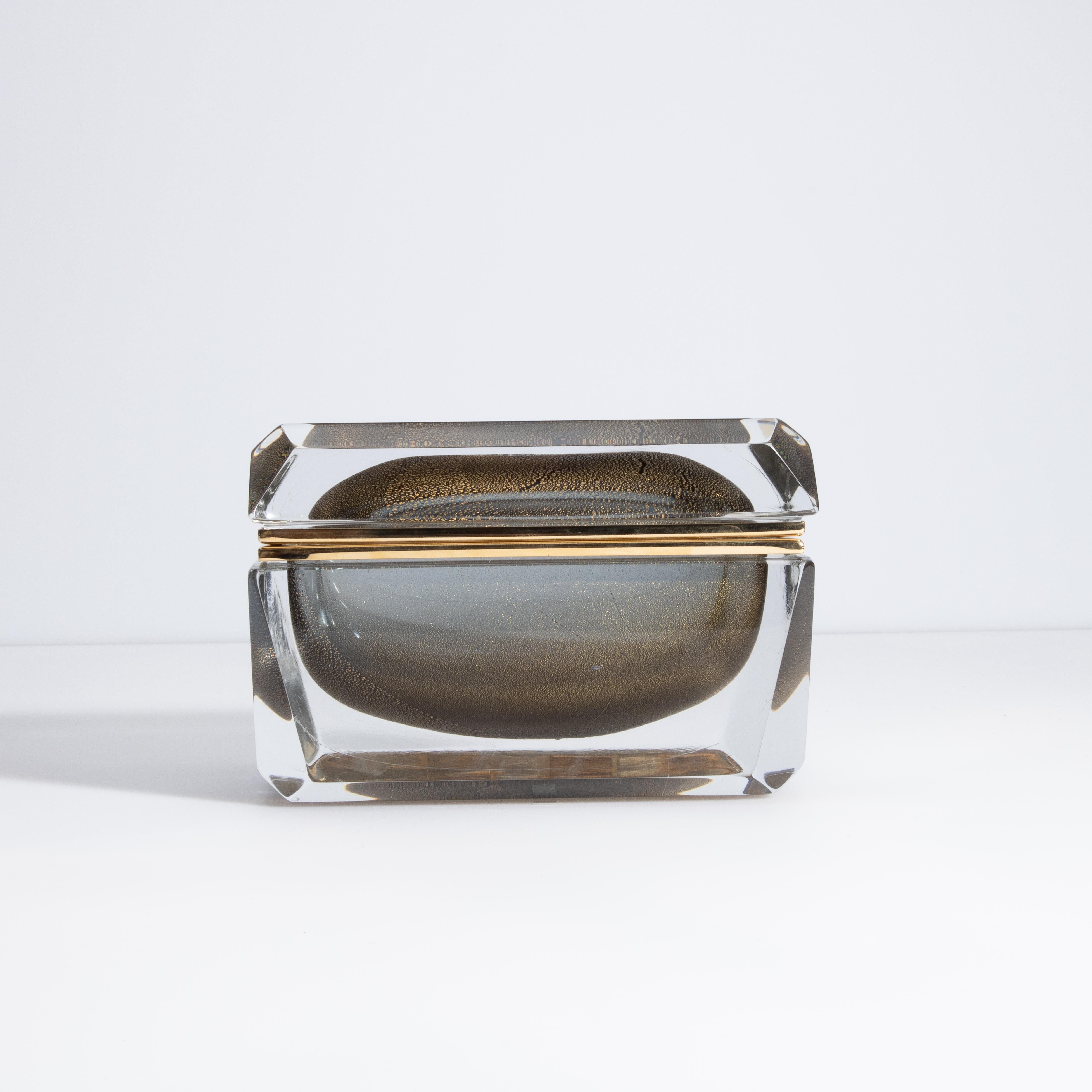 Caja de cristal de Murano soplado a mano en gris con motas de oro de 24 quilates Siglo XXI y contemporáneo en venta