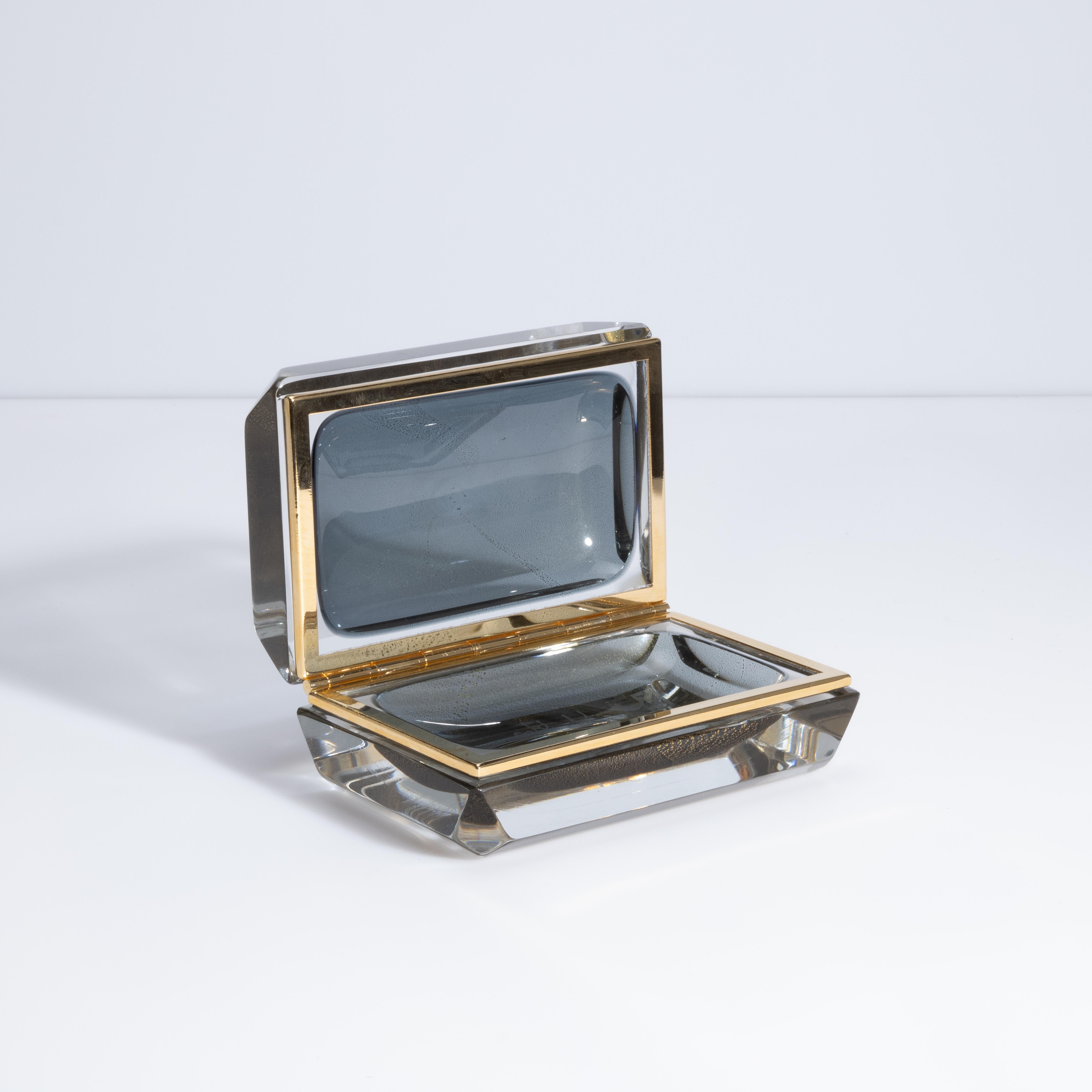 Caja de cristal de Murano soplado a mano en gris con motas de oro de 24 quilates Siglo XXI y contemporáneo en venta