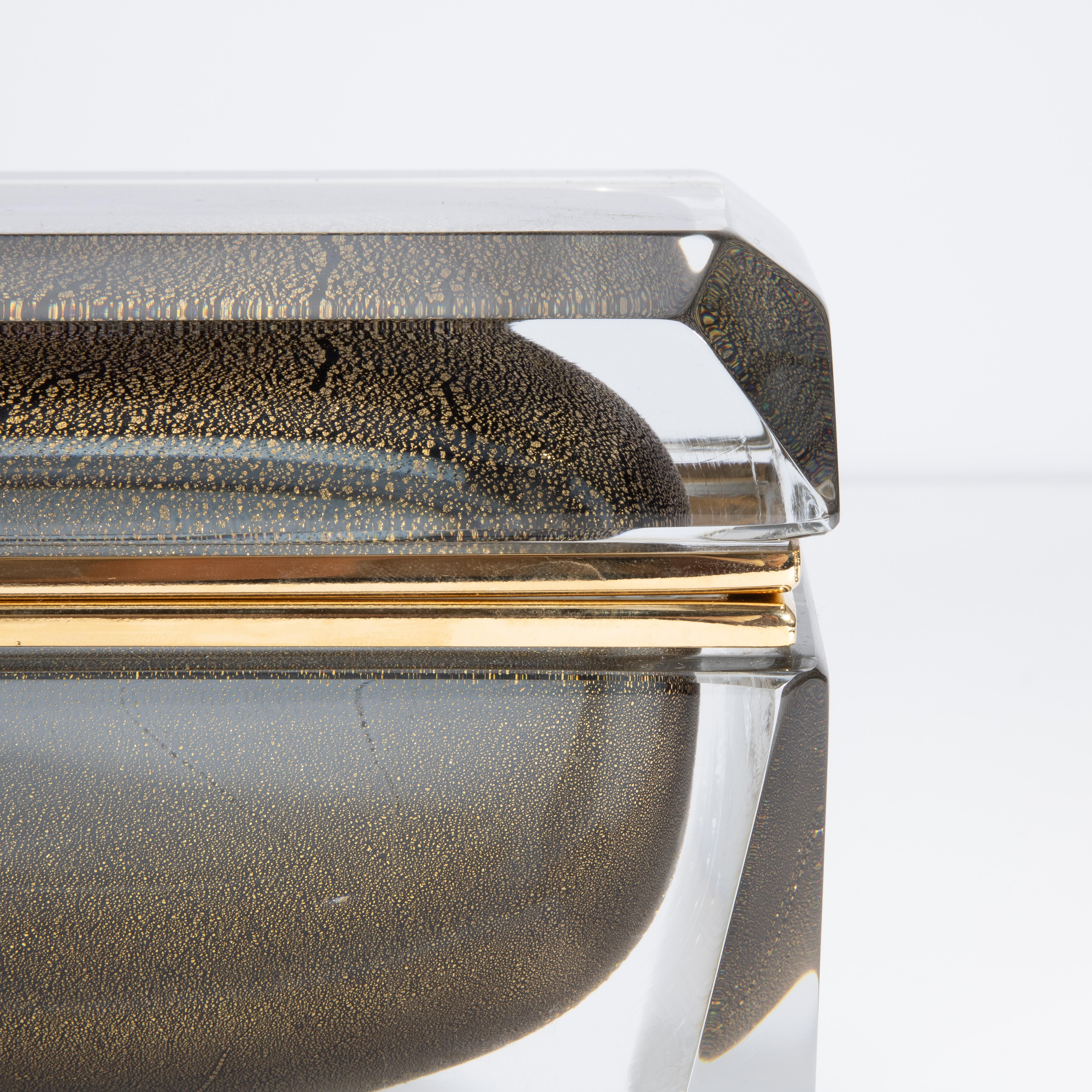 Caja de cristal de Murano soplado a mano en gris con motas de oro de 24 quilates Latón en venta