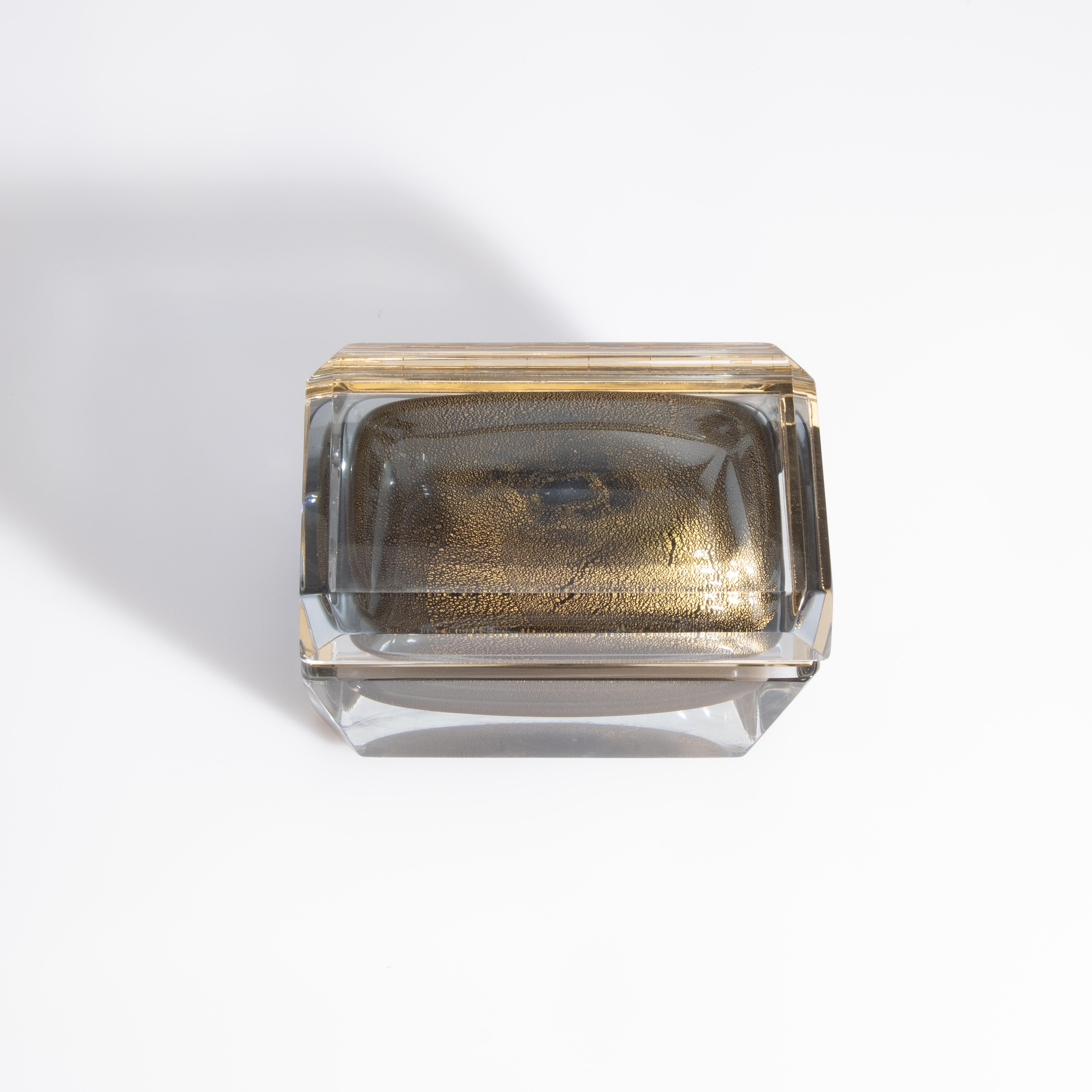 Caja de cristal de Murano soplado a mano en gris con motas de oro de 24 quilates en venta 1