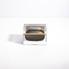 Caja de cristal de Murano soplado a mano en gris con motas de oro de 24 quilates y herrajes de latón