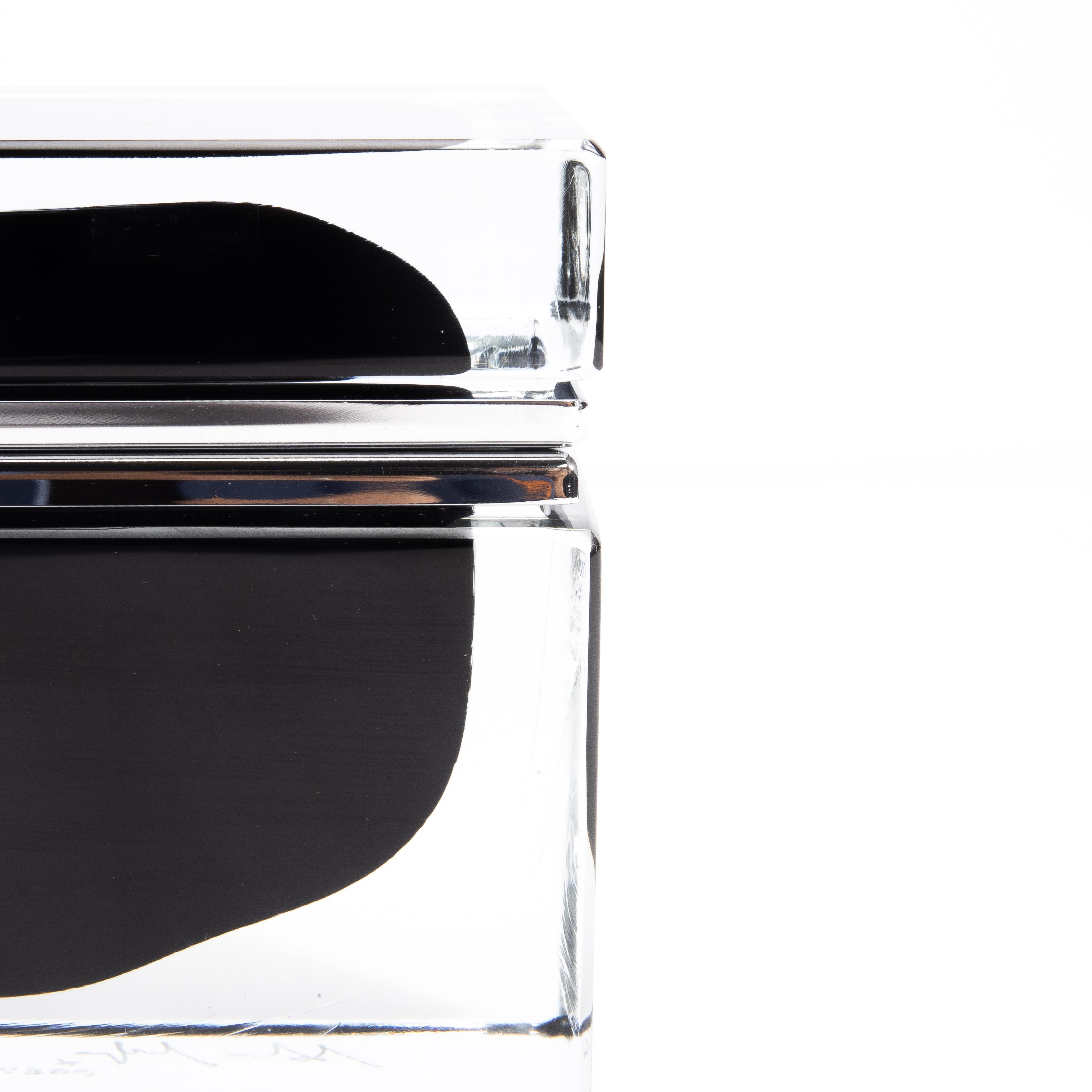 Caja de cristal de Murano soplado a mano en negro ónice con herrajes cromados en venta 2