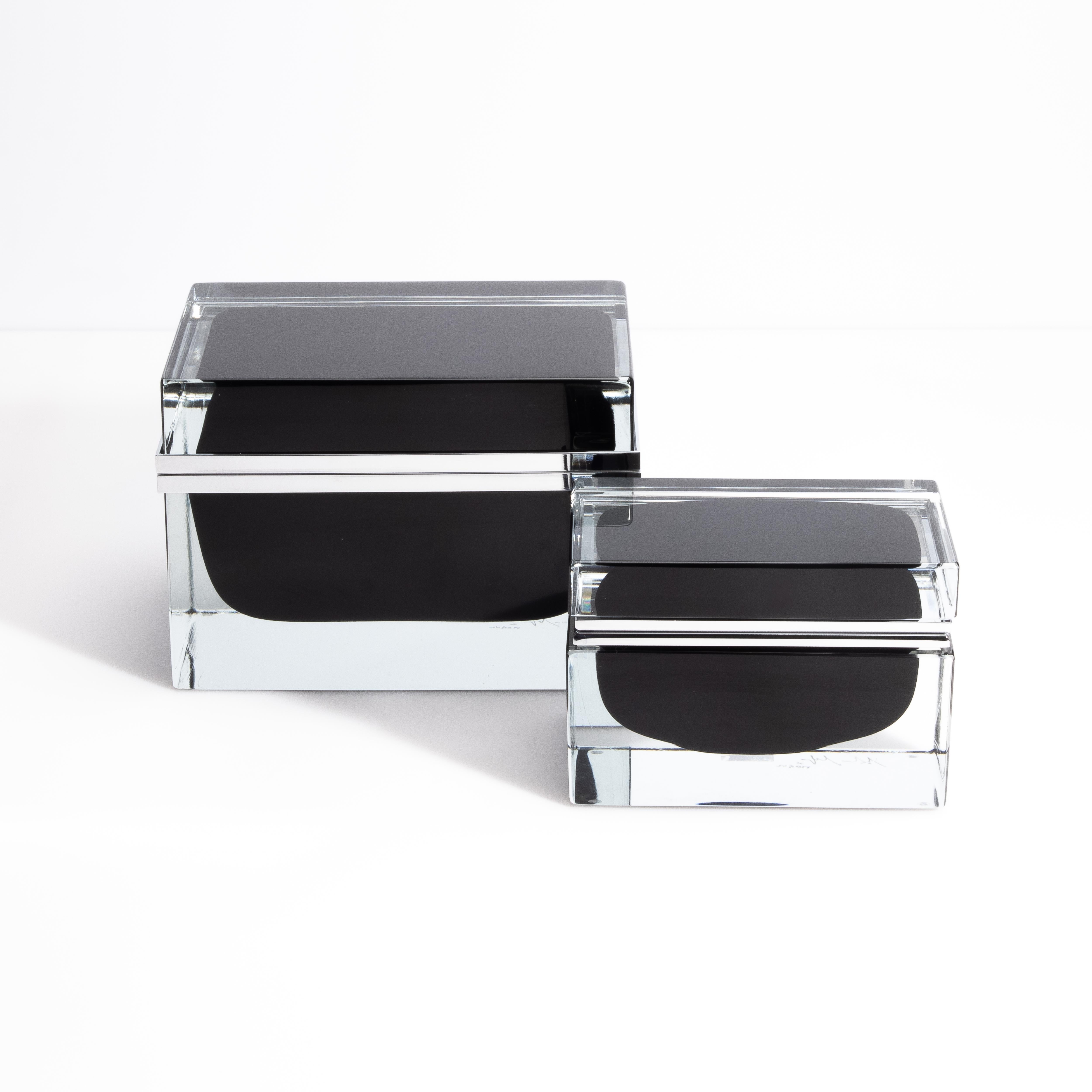 Caja de cristal de Murano soplado a mano en negro ónice con herrajes cromados en venta 3