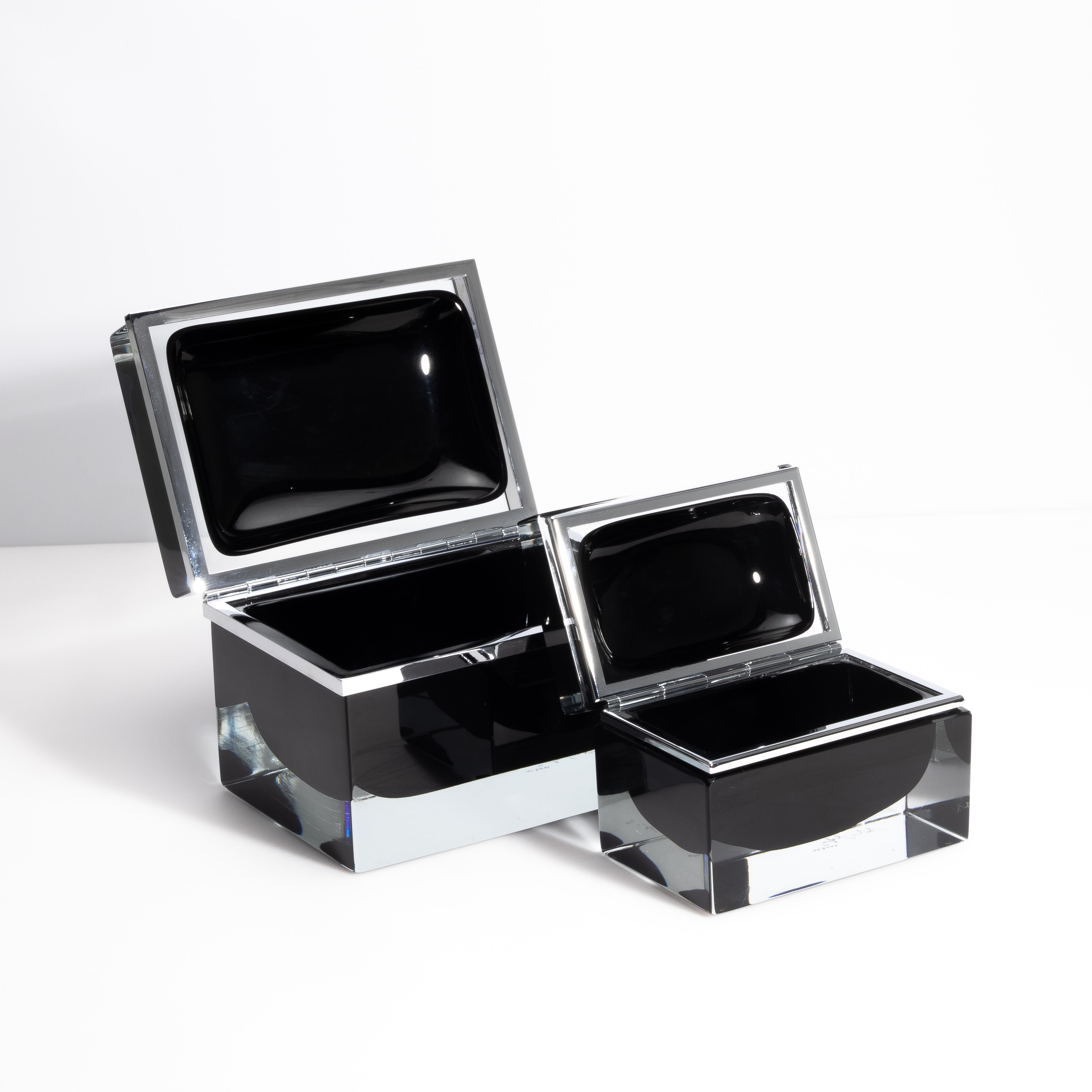 Caja de cristal de Murano soplado a mano en negro ónice con herrajes cromados en venta 4