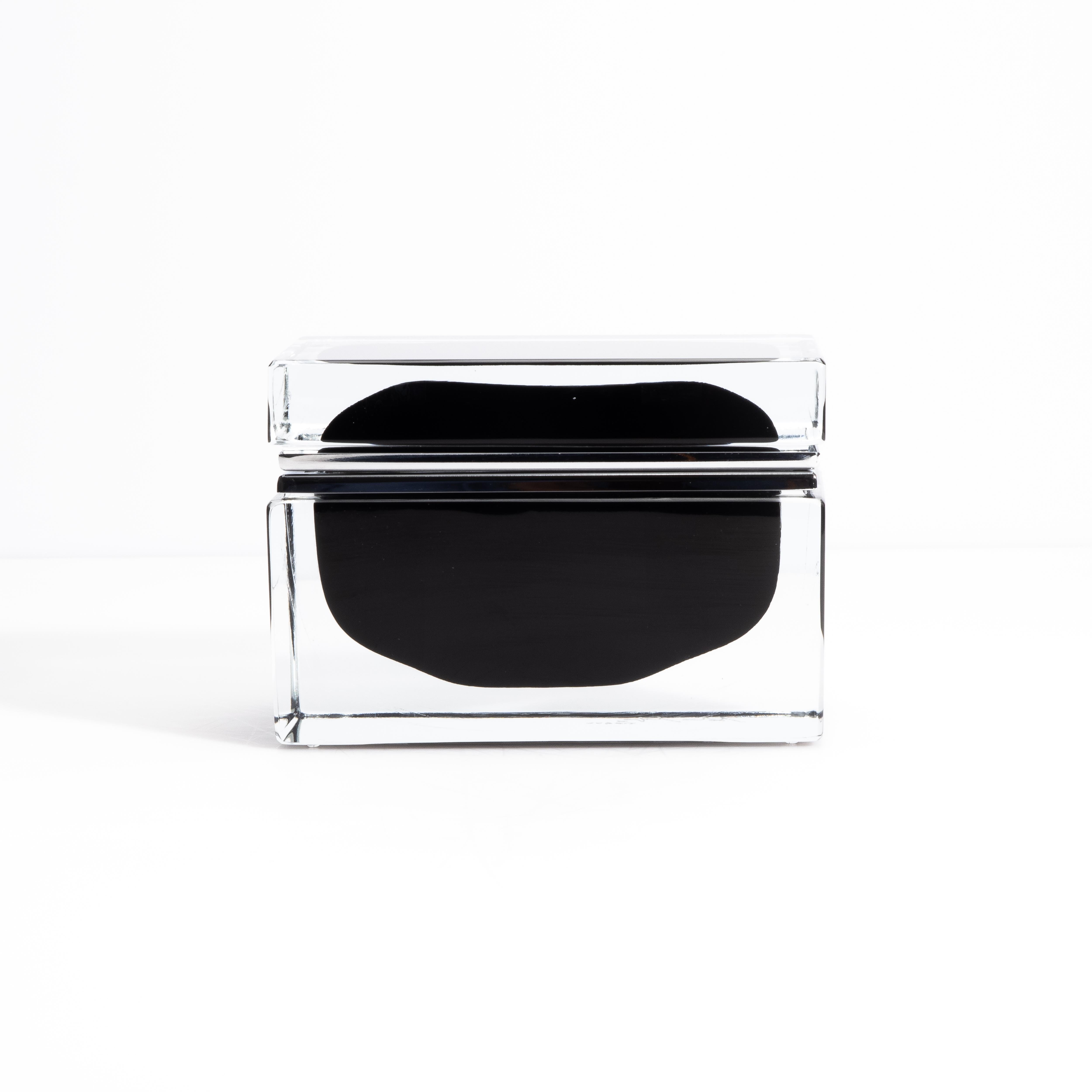 Caja de cristal de Murano soplado a mano en negro ónice con herrajes cromados Cristal de Murano en venta