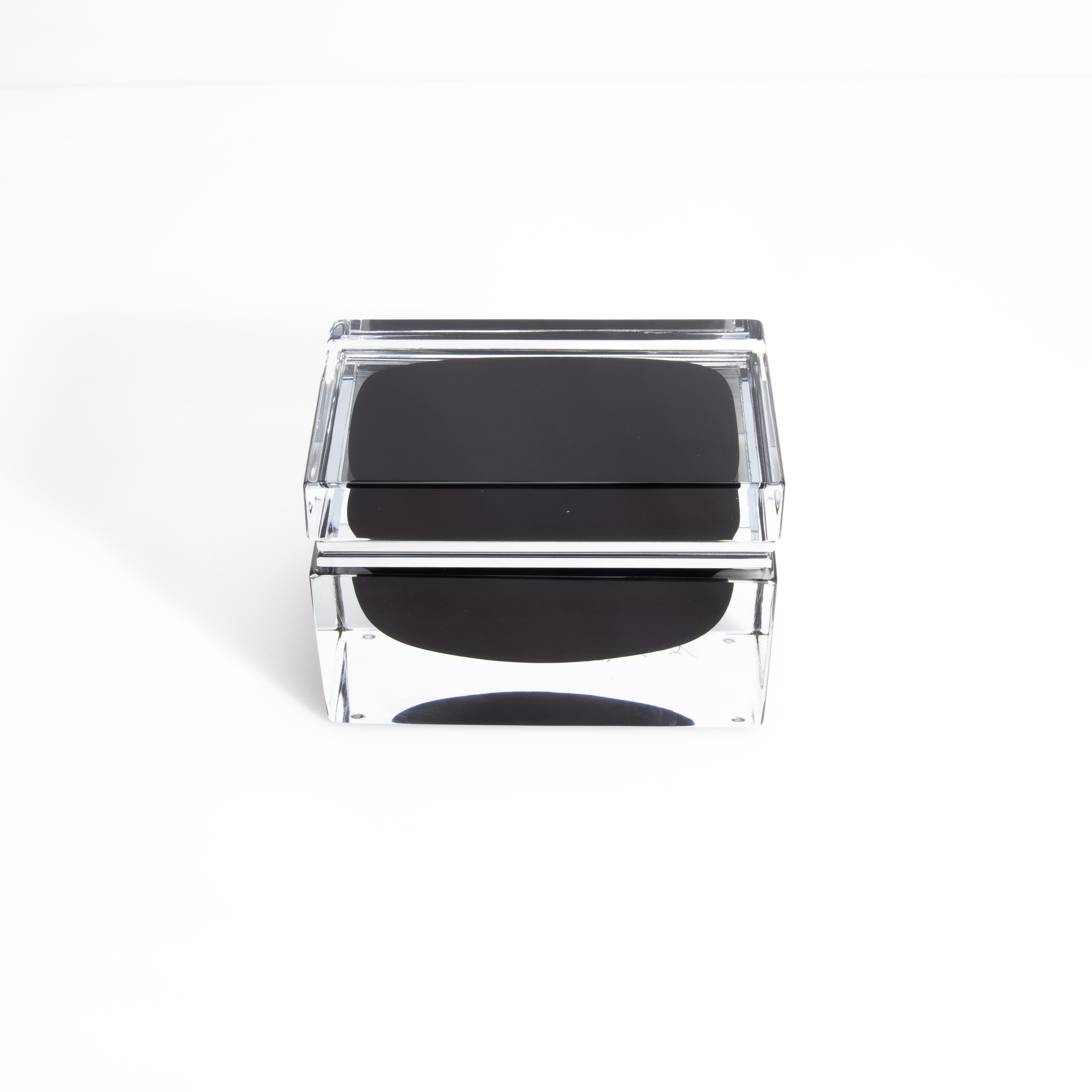 Caja de cristal de Murano soplado a mano en negro ónice con herrajes cromados en venta 1