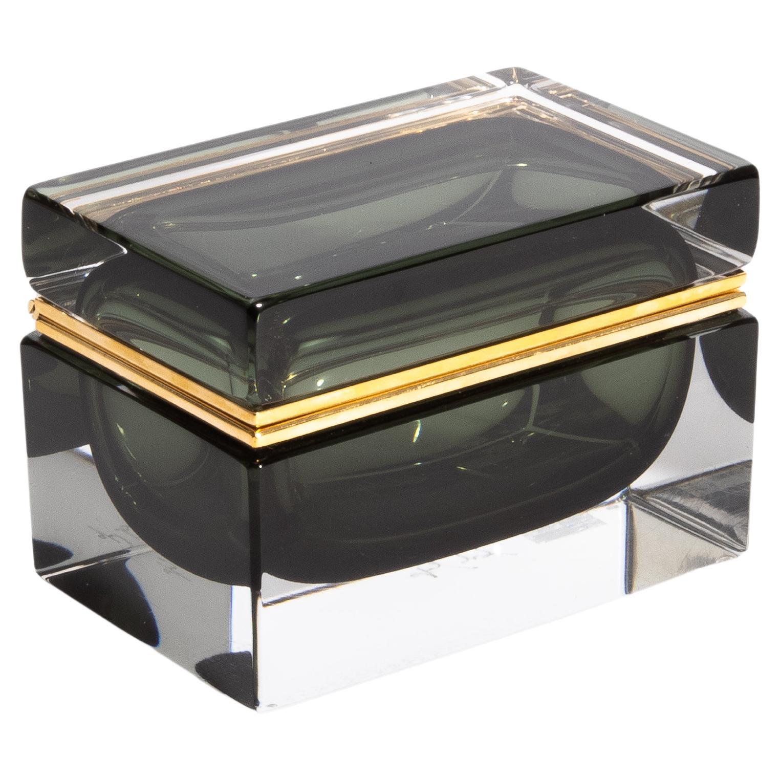 Caja de cristal de Murano soplado a mano en titanio con herrajes de latón