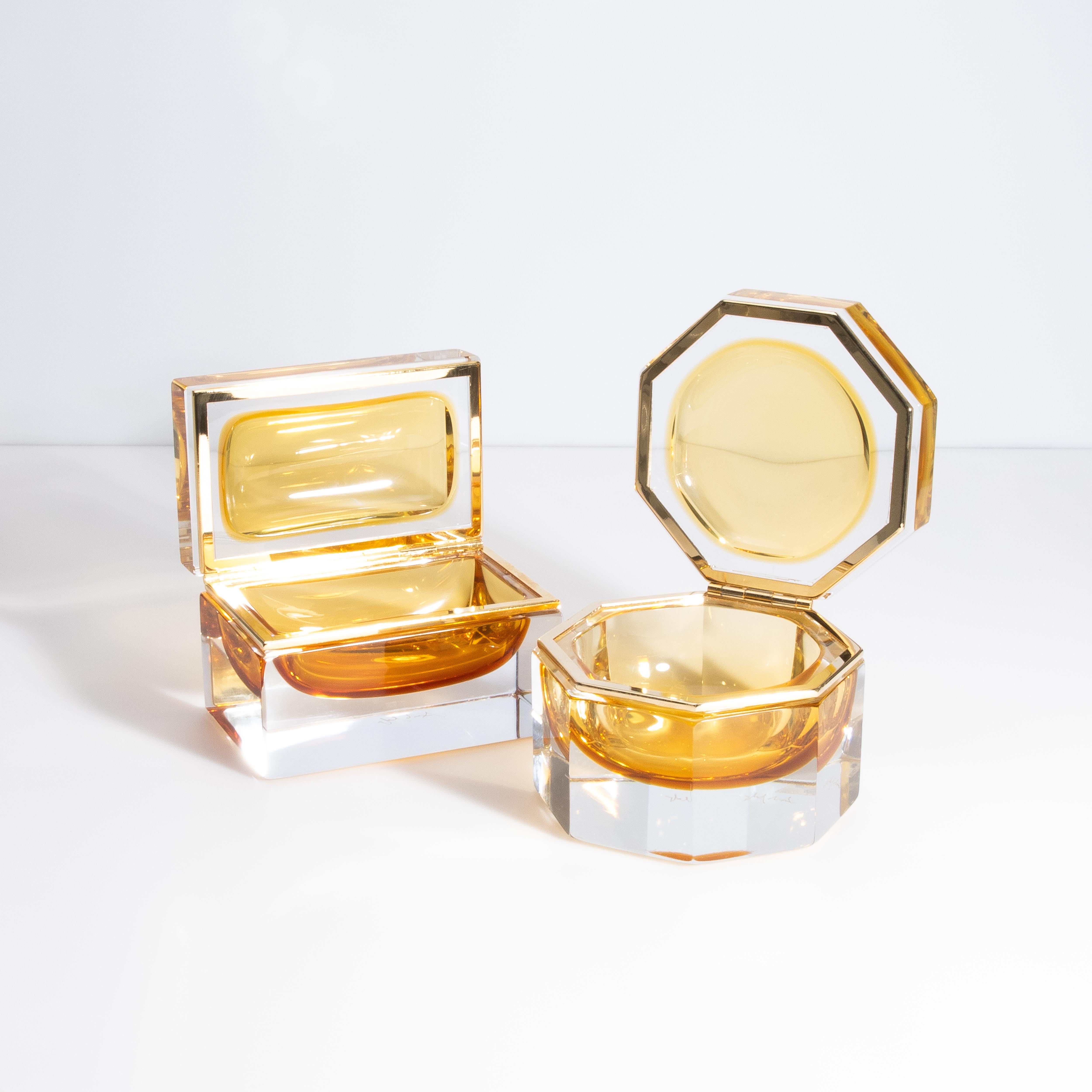 Caja grande de cristal de Murano soplado a mano en ámbar con herrajes de latón en venta 2