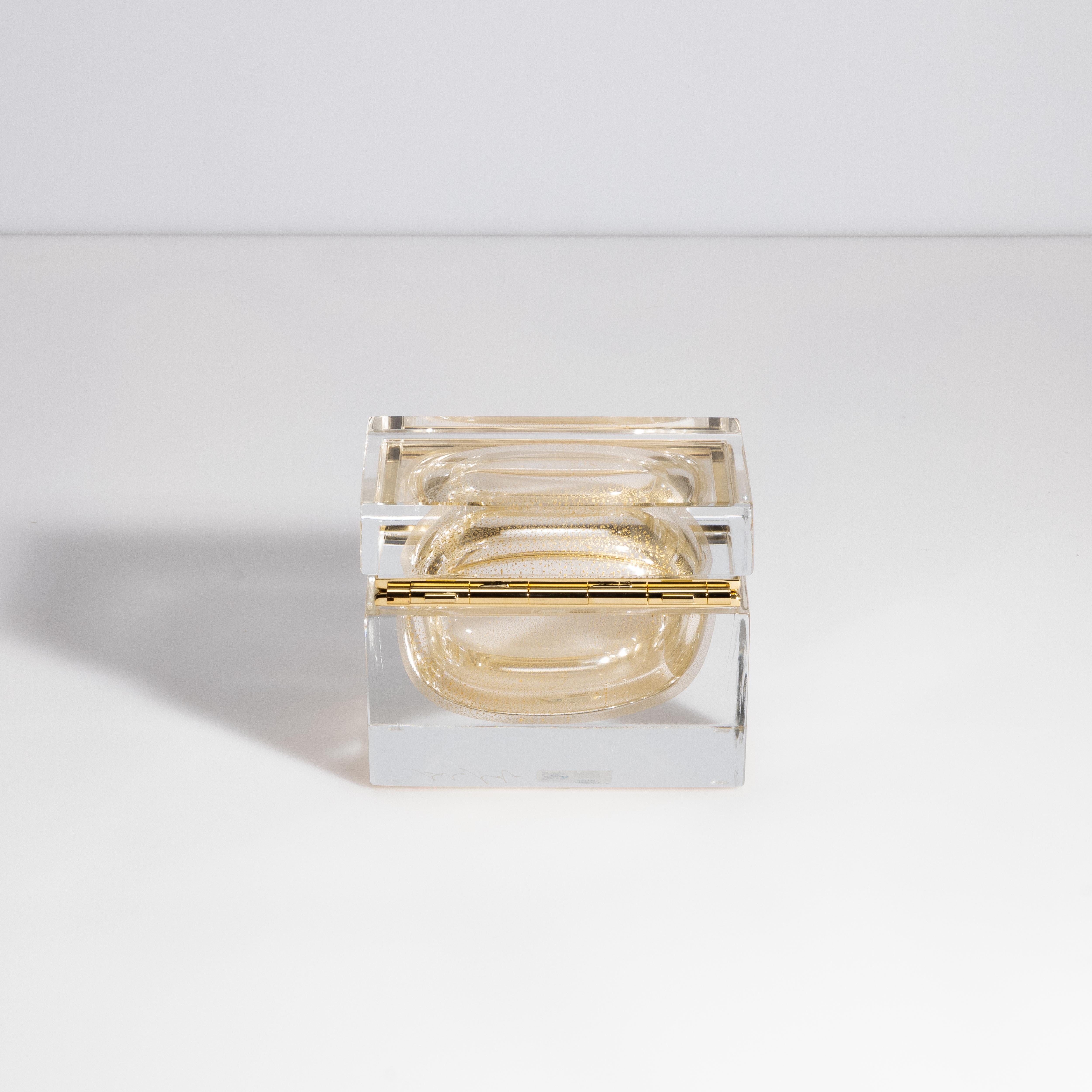 Dose aus mundgeblasenem Muranoglas mit 24 Karat Goldflecken und Messingbeschlägen (Italienisch) im Angebot