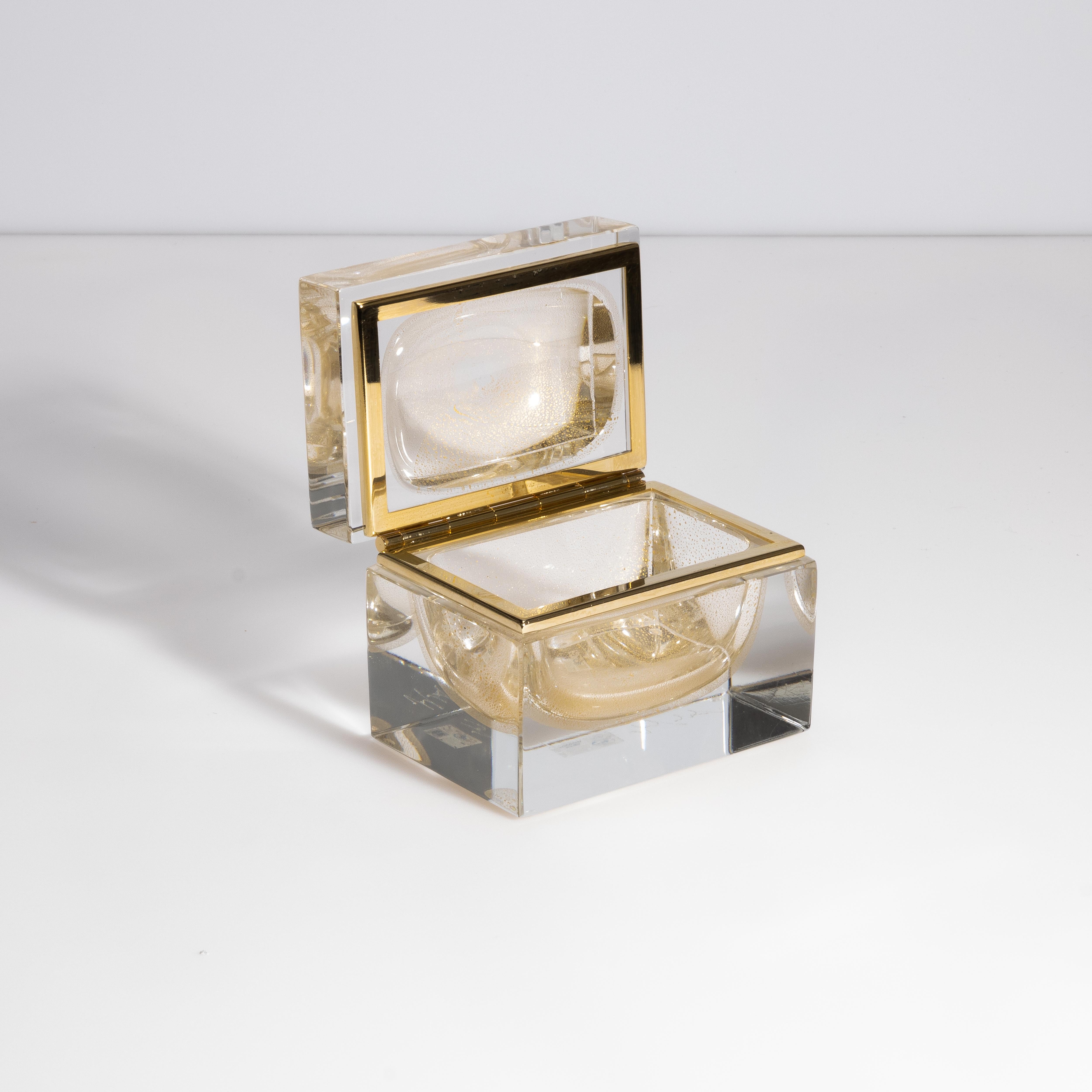 Dose aus mundgeblasenem Muranoglas mit 24 Karat Goldflecken und Messingbeschlägen im Zustand „Neu“ im Angebot in West Hollywood, CA