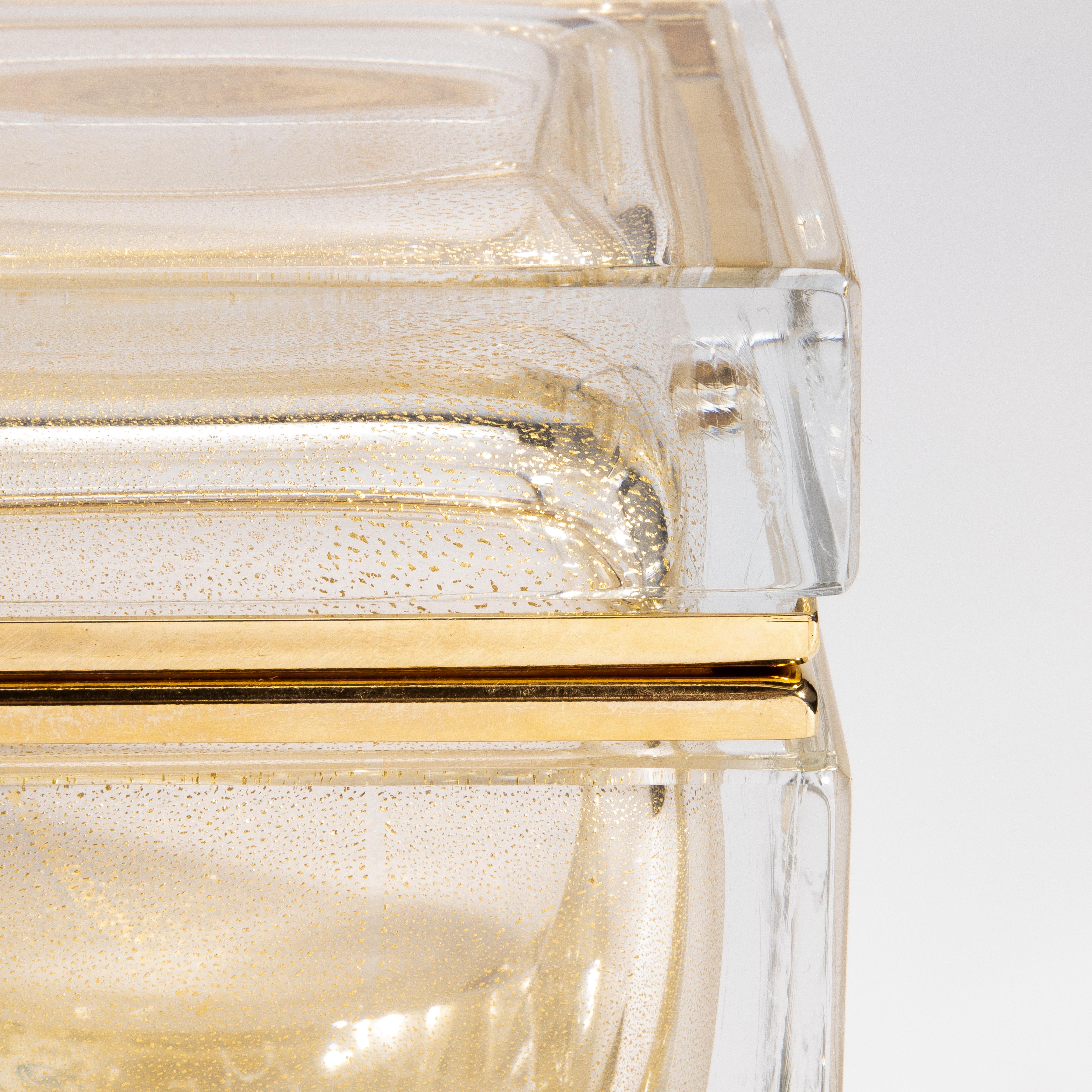 Caja de cristal de Murano soplado a mano con motas de oro de 24 quilates y herrajes de latón Siglo XXI y contemporáneo en venta