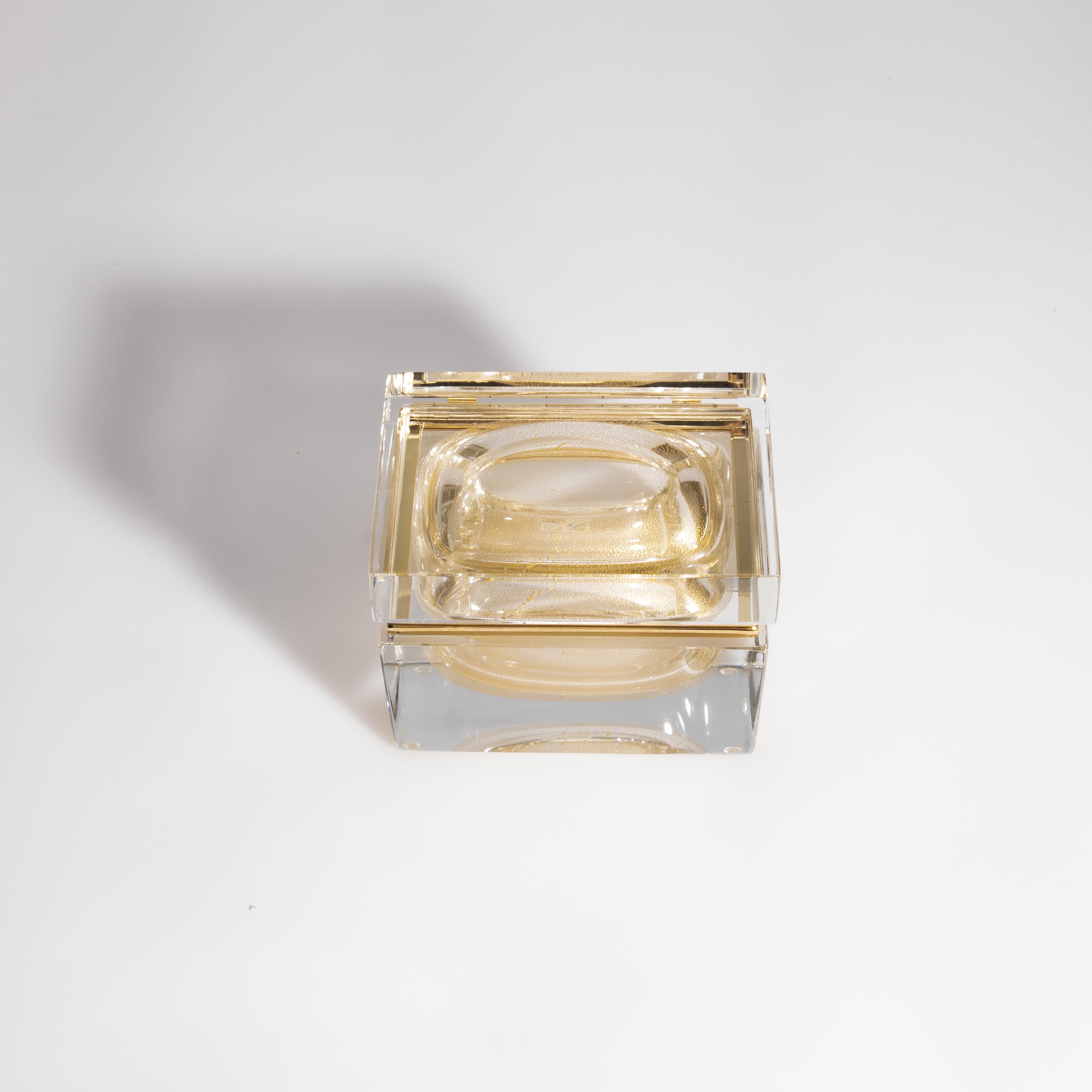 Dose aus mundgeblasenem Muranoglas mit 24 Karat Goldflecken und Messingbeschlägen im Angebot 2