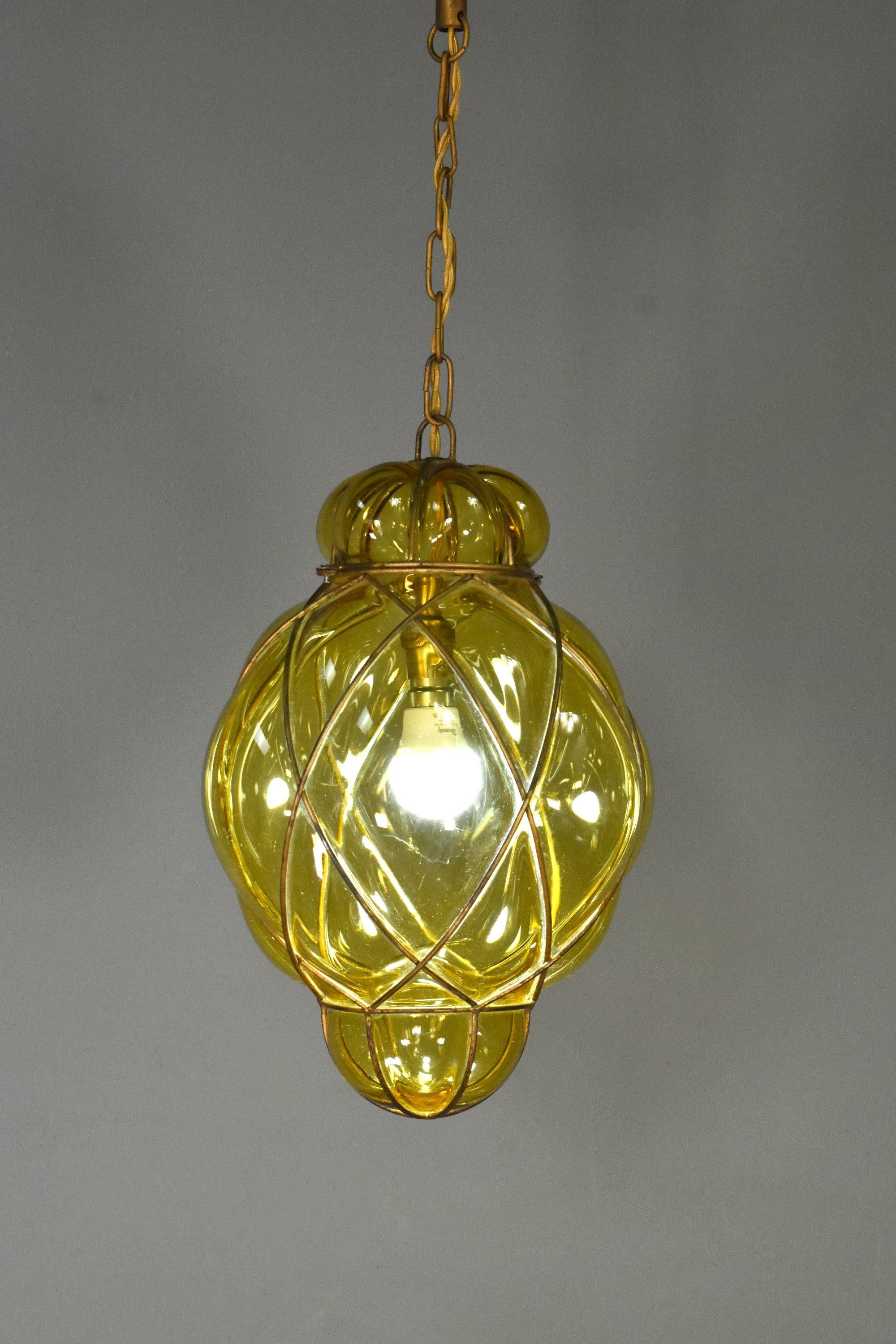 Mid-Century moderno Lanterna a sospensione a gabbia in vetro di Murano soffiato a mano in vendita