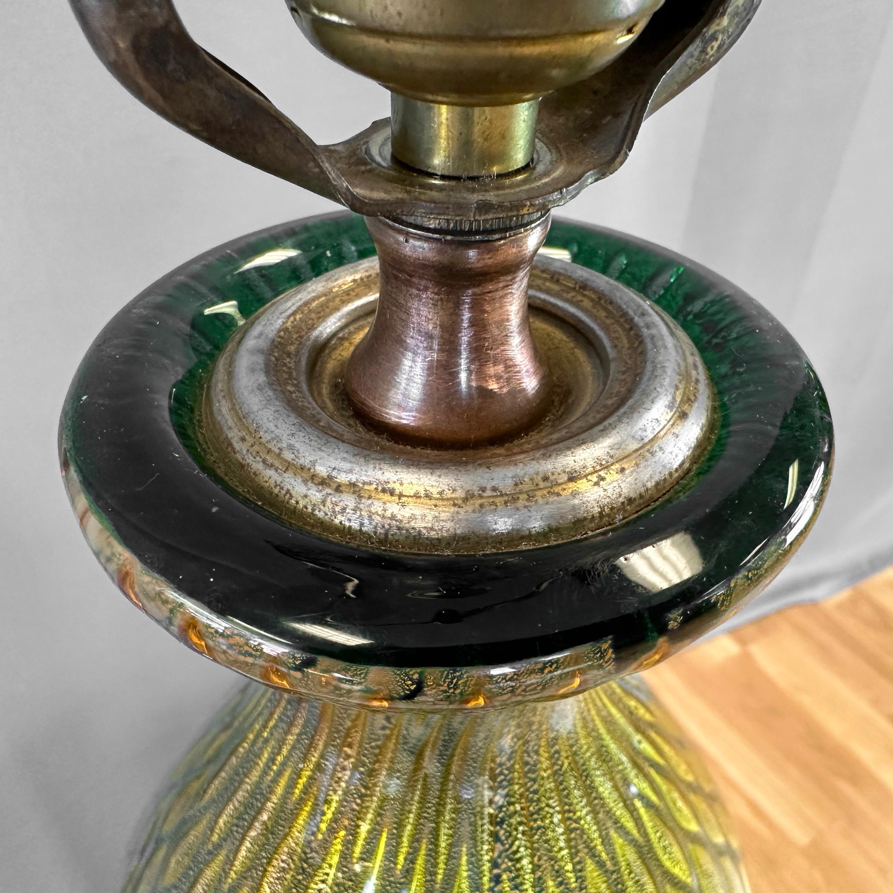 Hand-Blown Murano Glass Green and Gold Leaf Table Lamp on Mahogany Base, 1940s For Sale 2