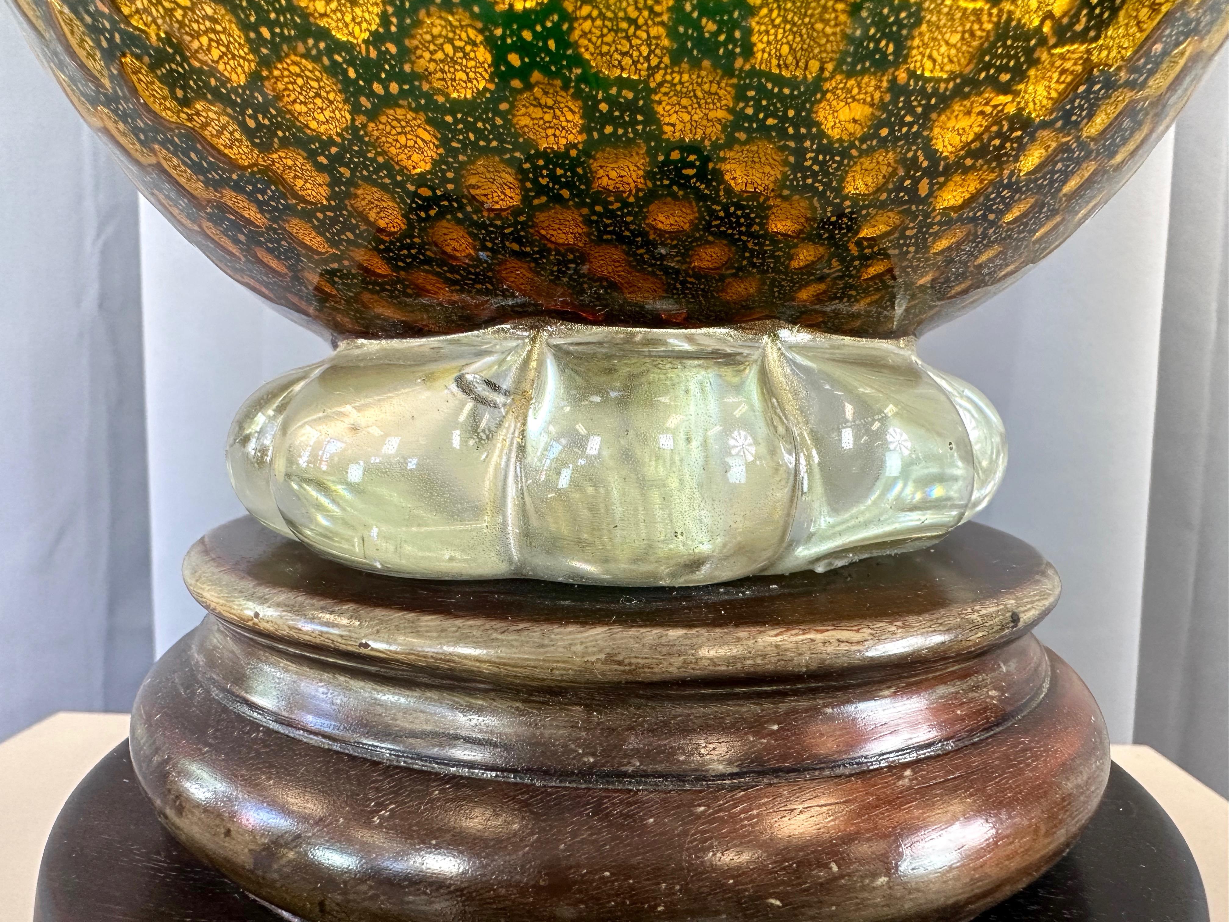 Hand-Blown Murano Glass Green and Gold Leaf Table Lamp on Mahogany Base, 1940s For Sale 4