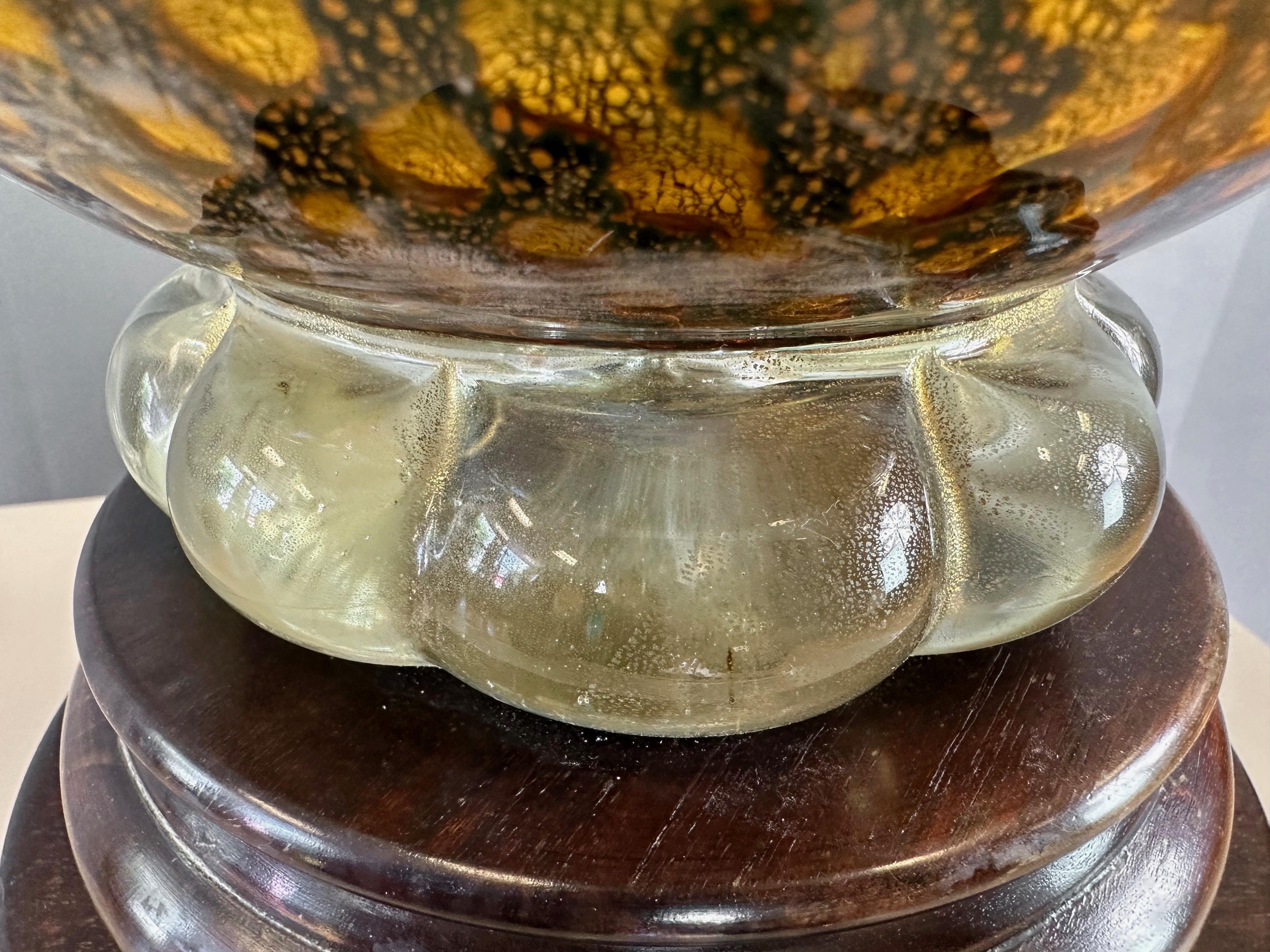 Hand-Blown Murano Glass Green and Gold Leaf Table Lamp on Mahogany Base, 1940s For Sale 5