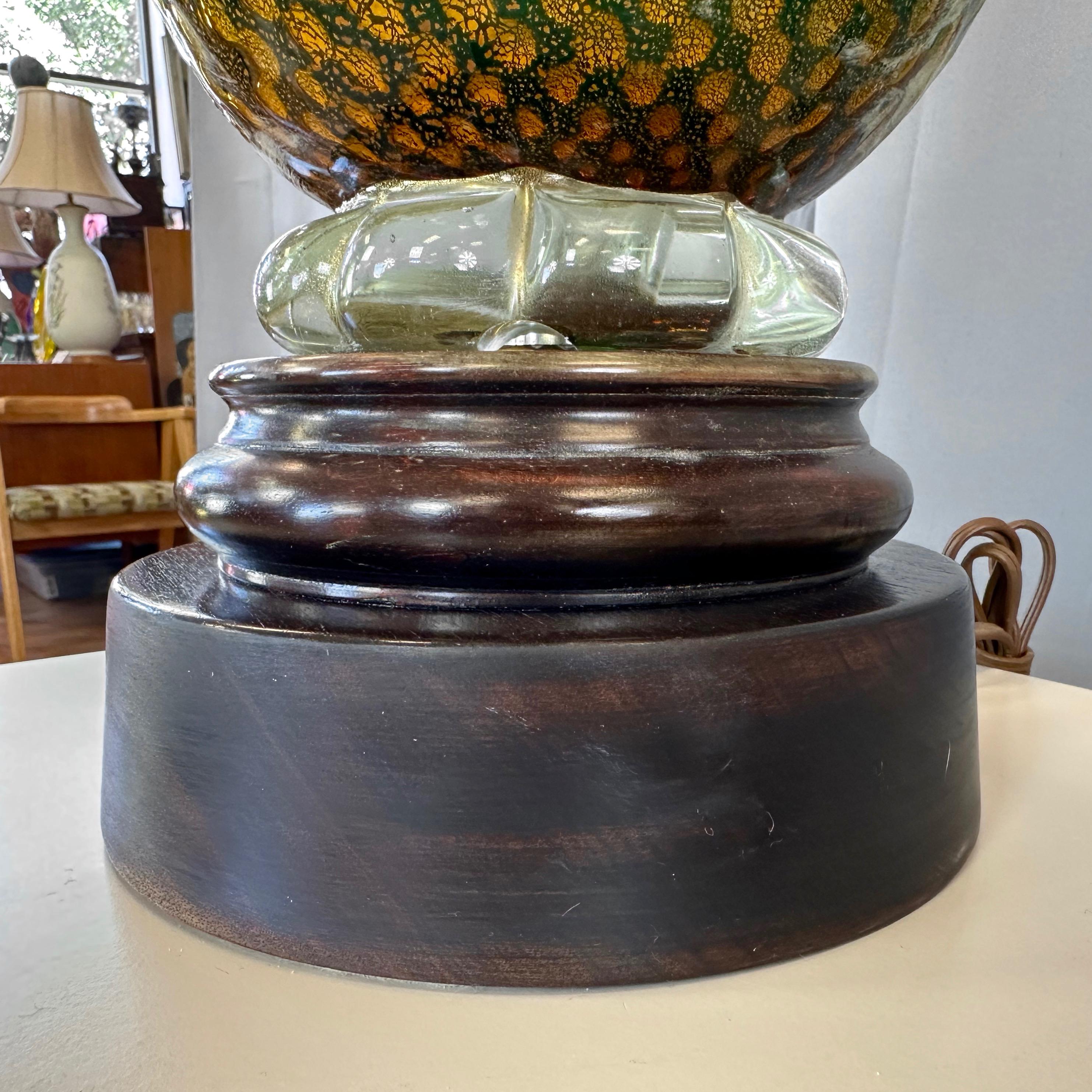 Hand-Blown Murano Glass Green and Gold Leaf Table Lamp on Mahogany Base, 1940s For Sale 6
