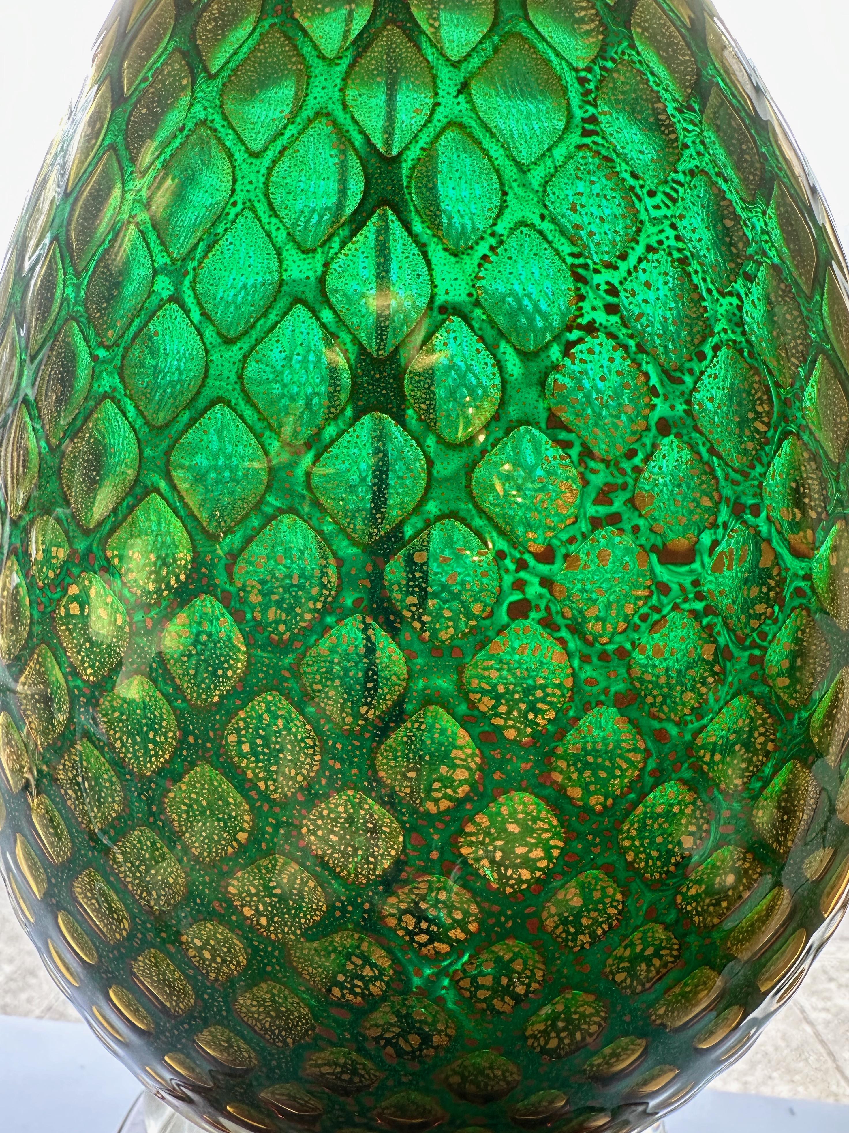 Hand-Blown Murano Glass Green and Gold Leaf Table Lamp on Mahogany Base, 1940s For Sale 10
