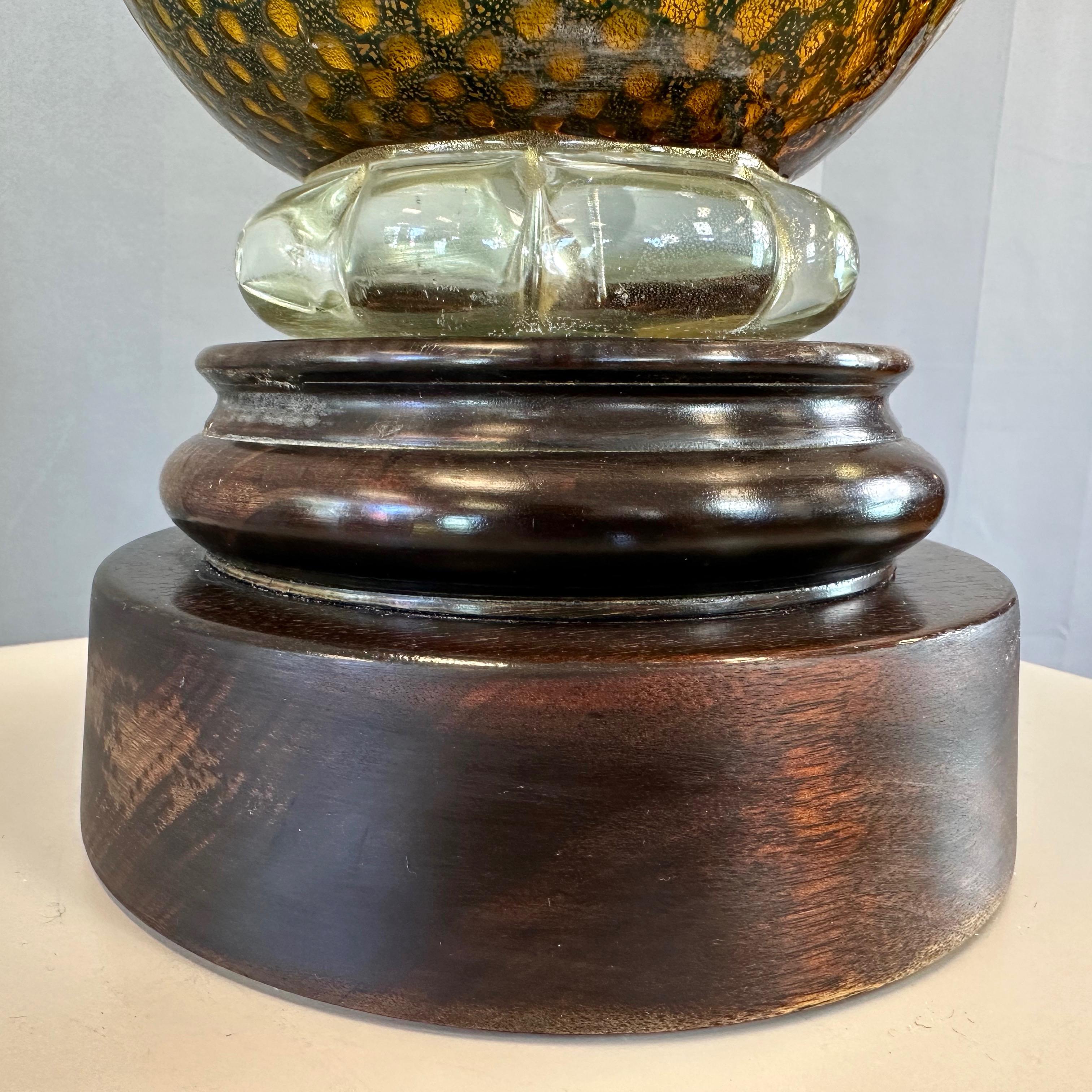 Hand-Blown Murano Glass Green and Gold Leaf Table Lamp on Mahogany Base, 1940s In Good Condition For Sale In San Francisco, CA