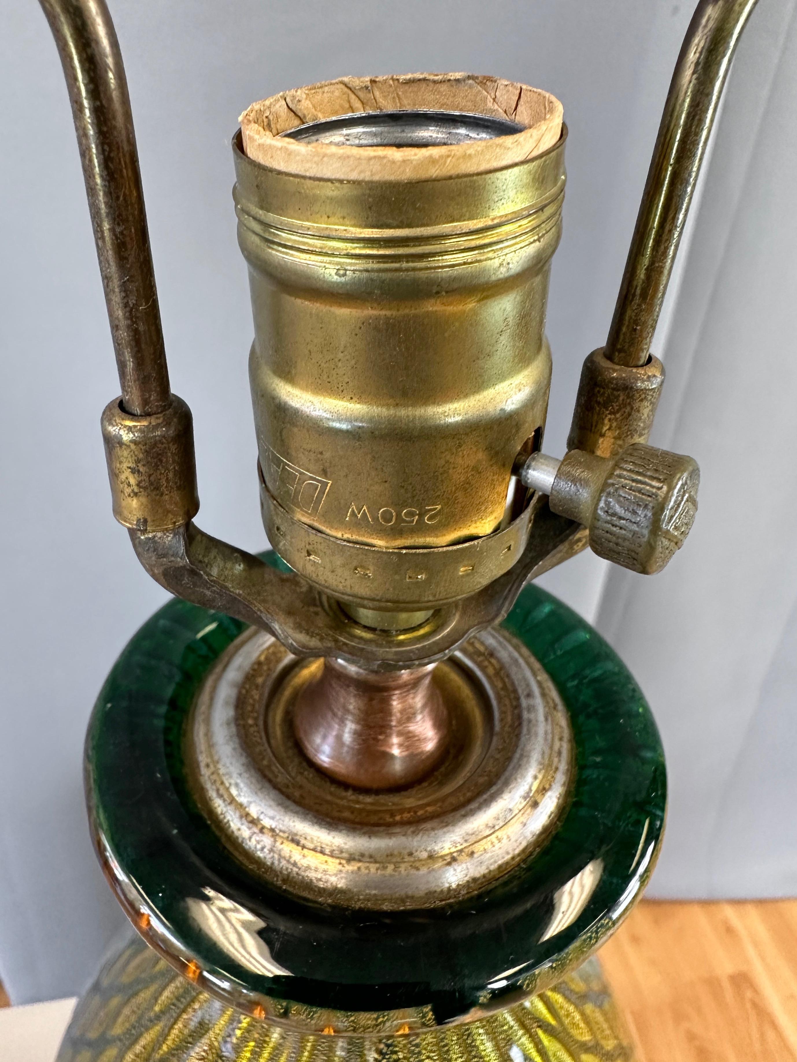 Hand-Blown Murano Glass Green and Gold Leaf Table Lamp on Mahogany Base, 1940s For Sale 1