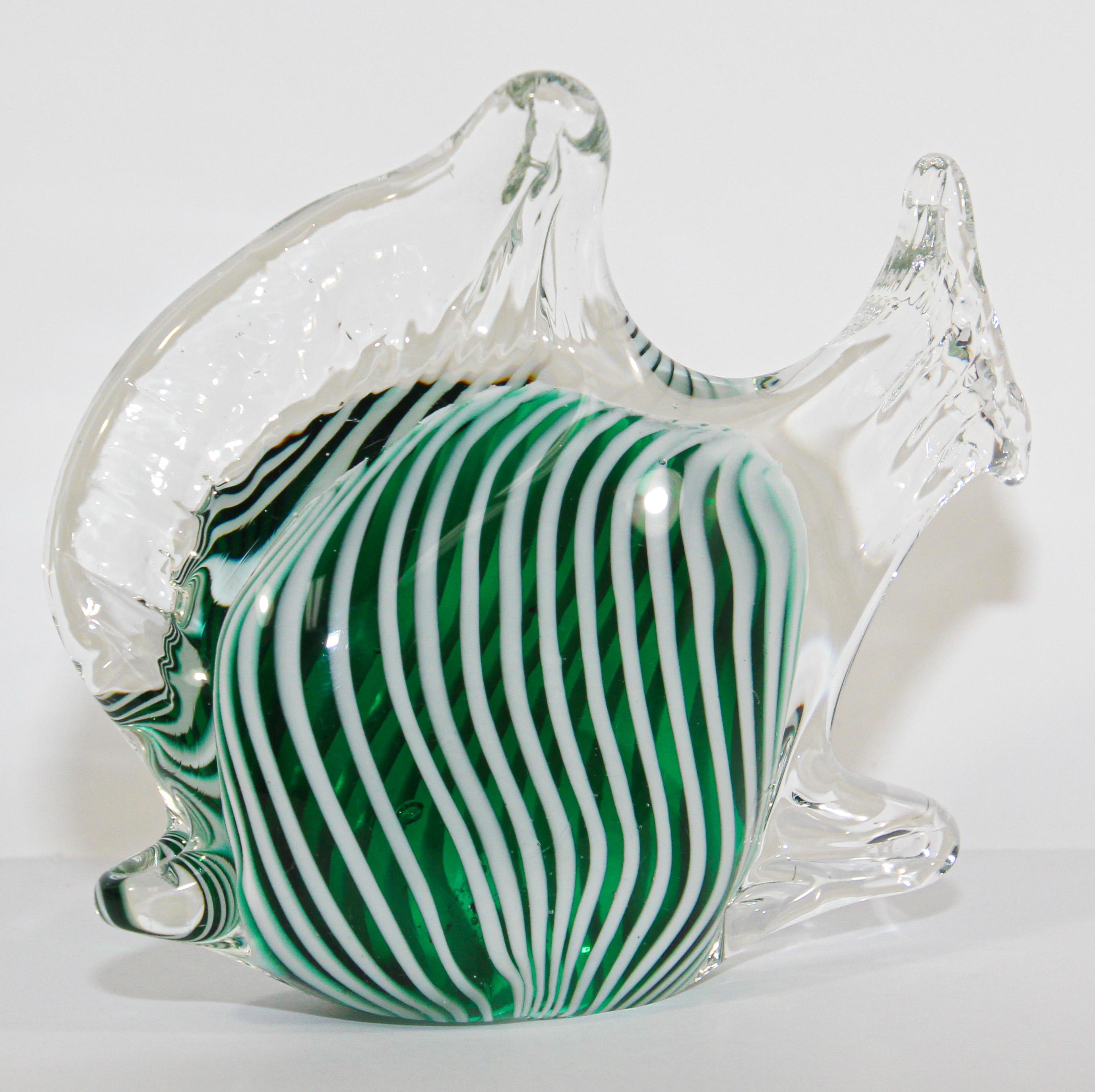 Vintage Murano art glass hand blown sculpture of a fish in green and white stripes colored glass figurine.
Handcrafted beautiful Post Modern hand blown art glass fish Italian decorated in clear, white and green.
Measures: 6