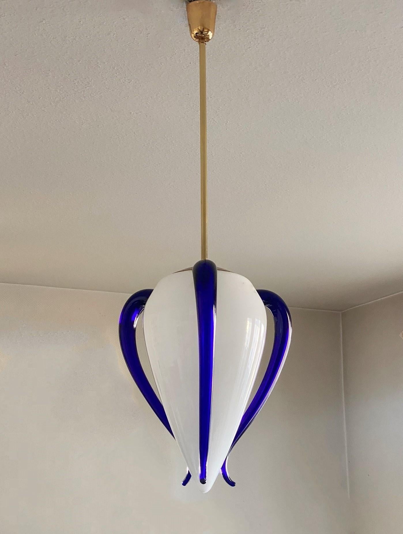 A rare hand blown Murano glass pendant by the renowned glass manufacturer Barovier & Toso, Italy, 1991. The three adjustable royal blue lateral elements give the pendant a very elegant and unique design. Book reference: 007, model 