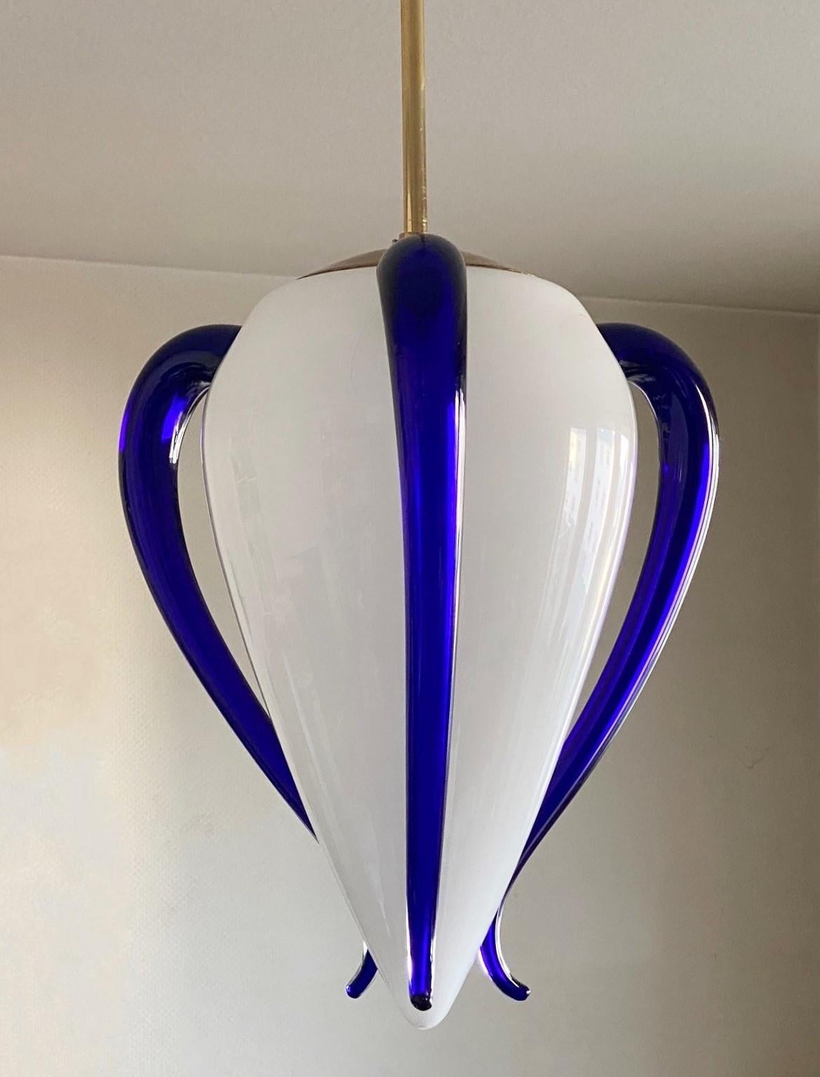 A rare hand blown Murano glass pendant by the renowned glass manufacturer Barovier & Toso, Italy, 1991. The three adjustable royal blue lateral elements give the pendant a very elegant and unique design. Book reference: 007, model 