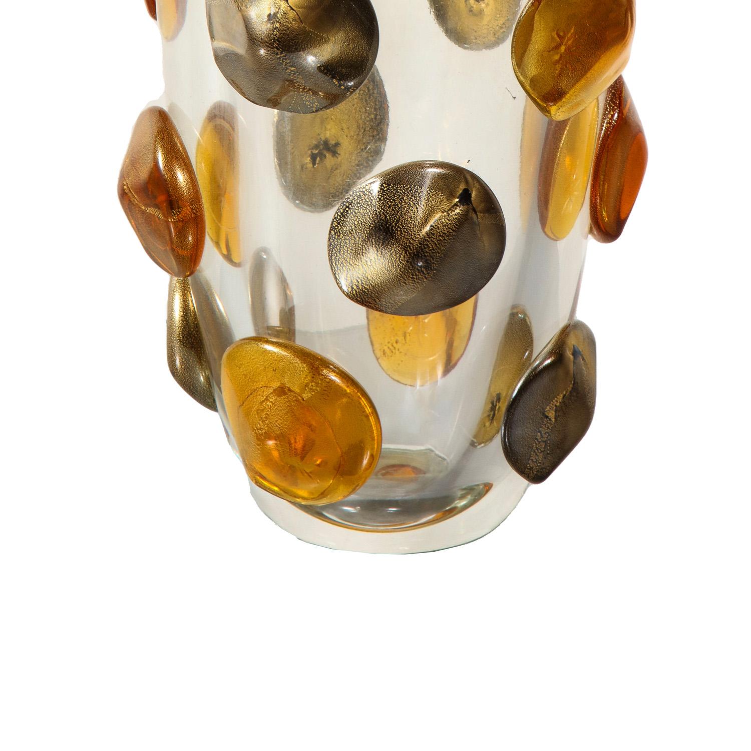Handgeblasene Vase aus Muranoglas mit bernsteinfarbenem und goldenem Glasmuster '2022' (Italienisch) im Angebot