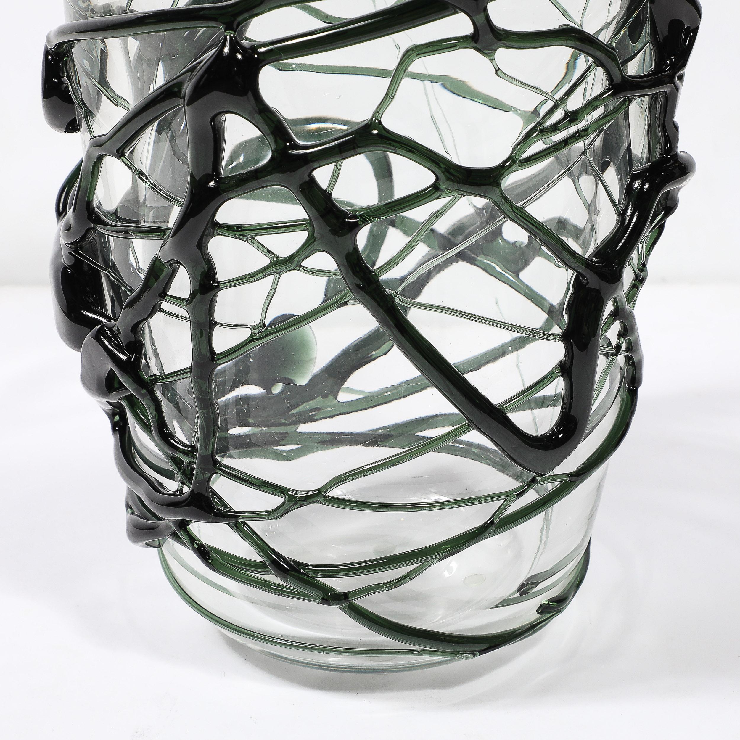 Jarrón de Cristal de Murano Soplado a Mano con Estrías Escultóricas Orgánicas Verde Viridiana Siglo XXI y contemporáneo en venta