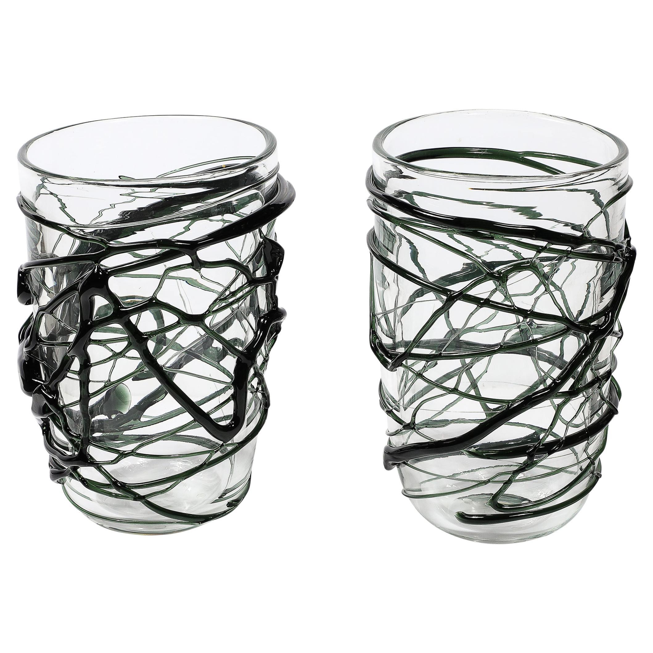 Vasen aus mundgeblasenem Murano-Glas mit organischen, viridiangrünen, skulpturalen Streifen