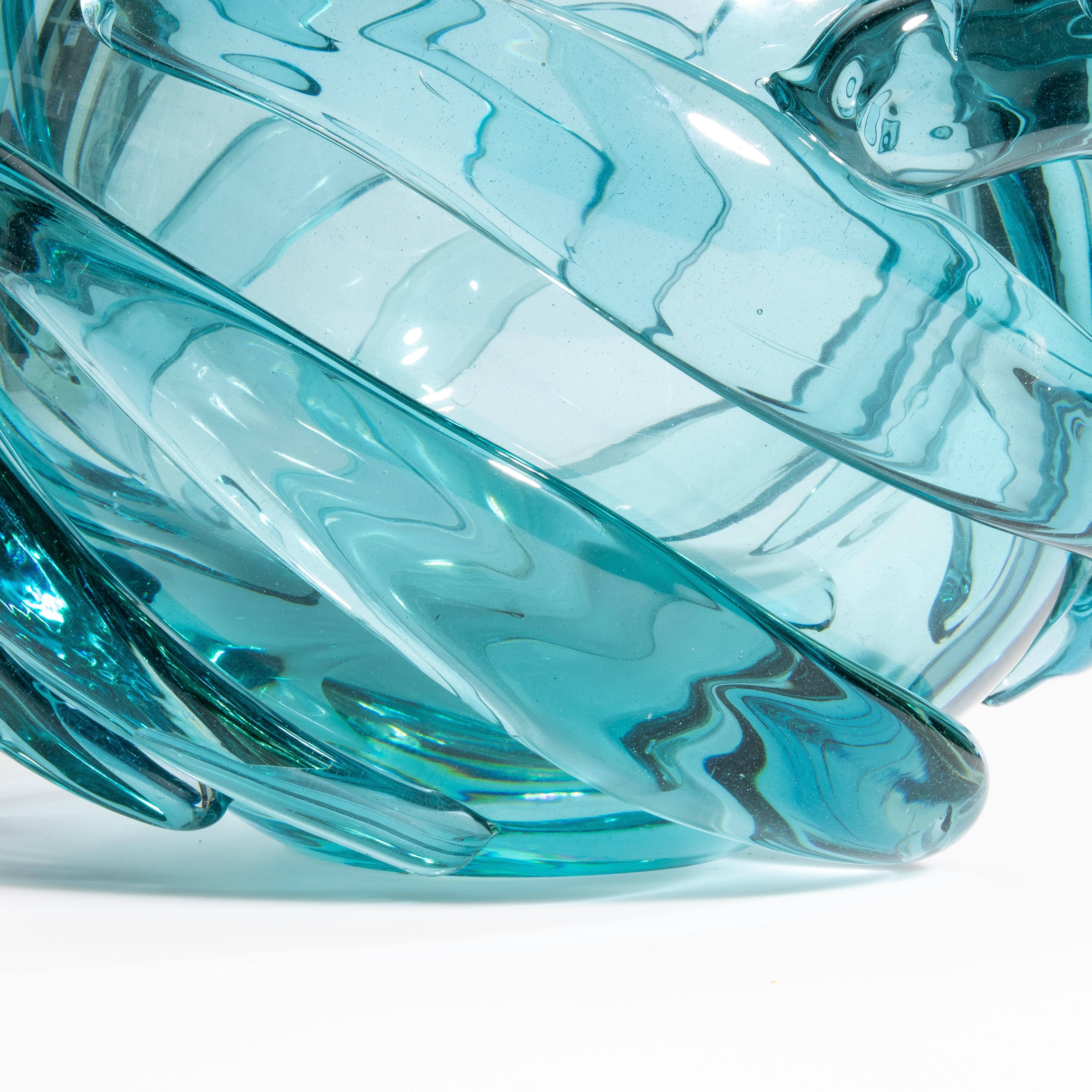 XXI secolo e contemporaneo Vaso a globo di Murano soffiato a mano in blu acqua in vendita