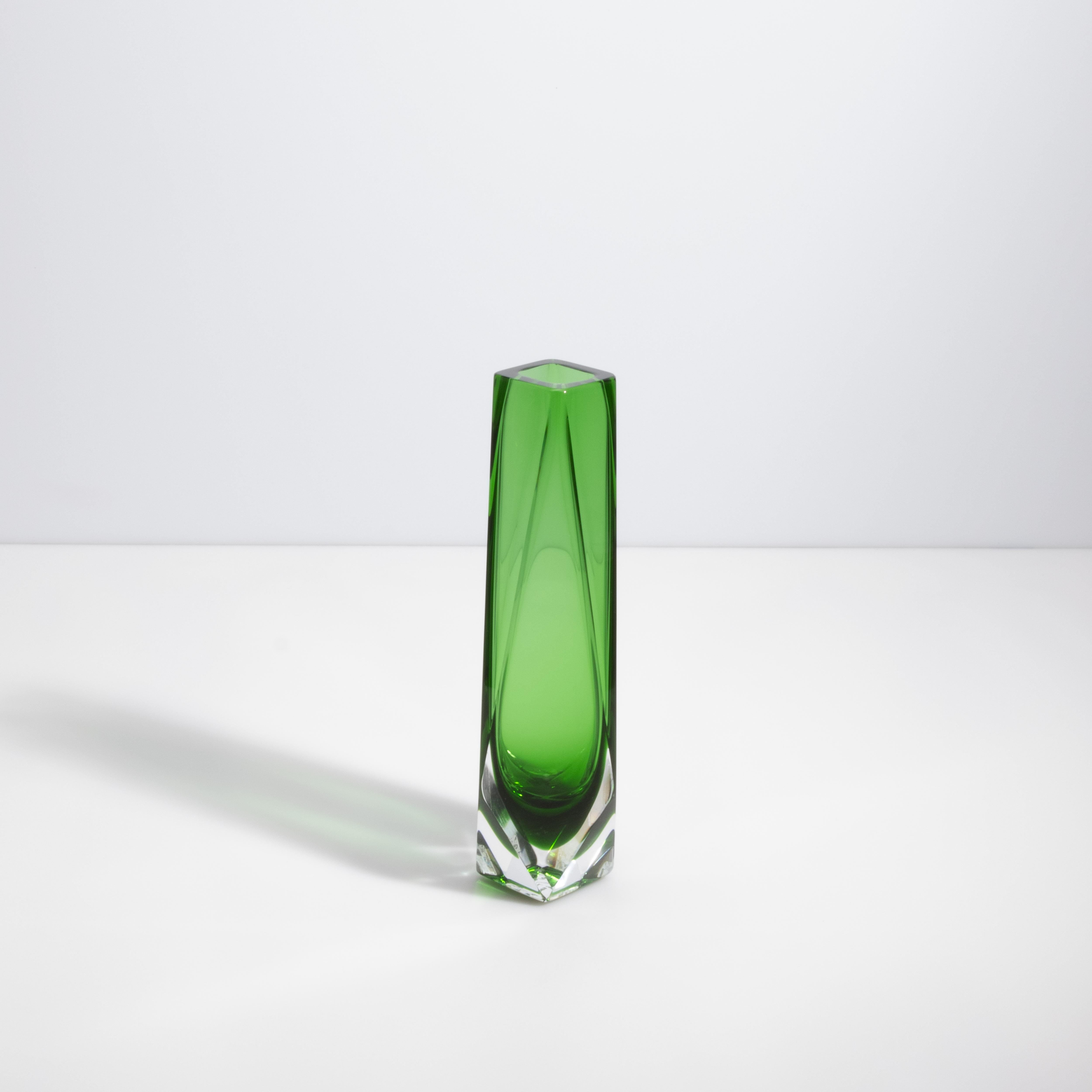 Fatto a mano Vaso di Goccia di Murano soffiato a mano in Greene & Greene piccolo in vendita