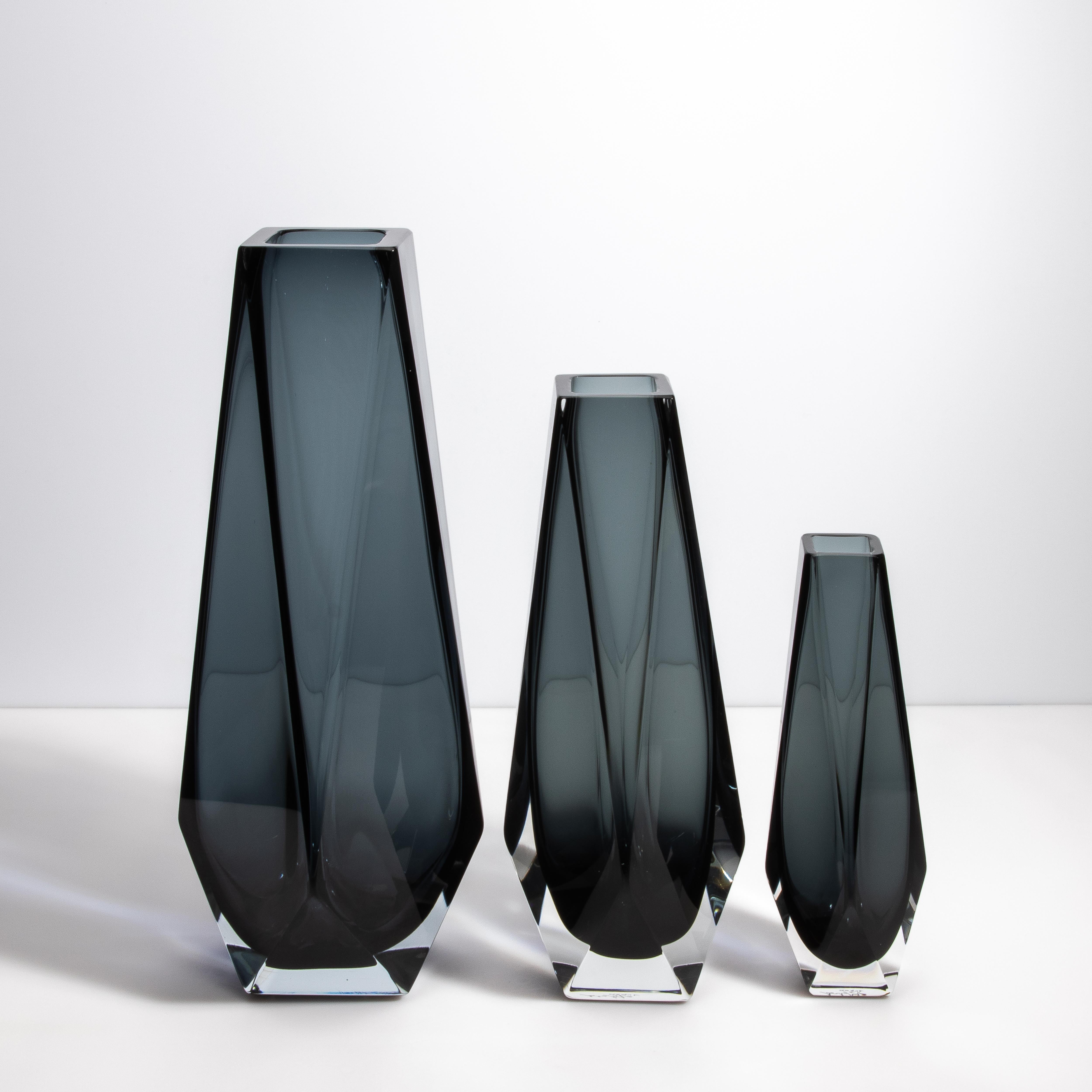 Vaso di Goccia di Murano soffiato a mano in grigio piccolo in vendita 3