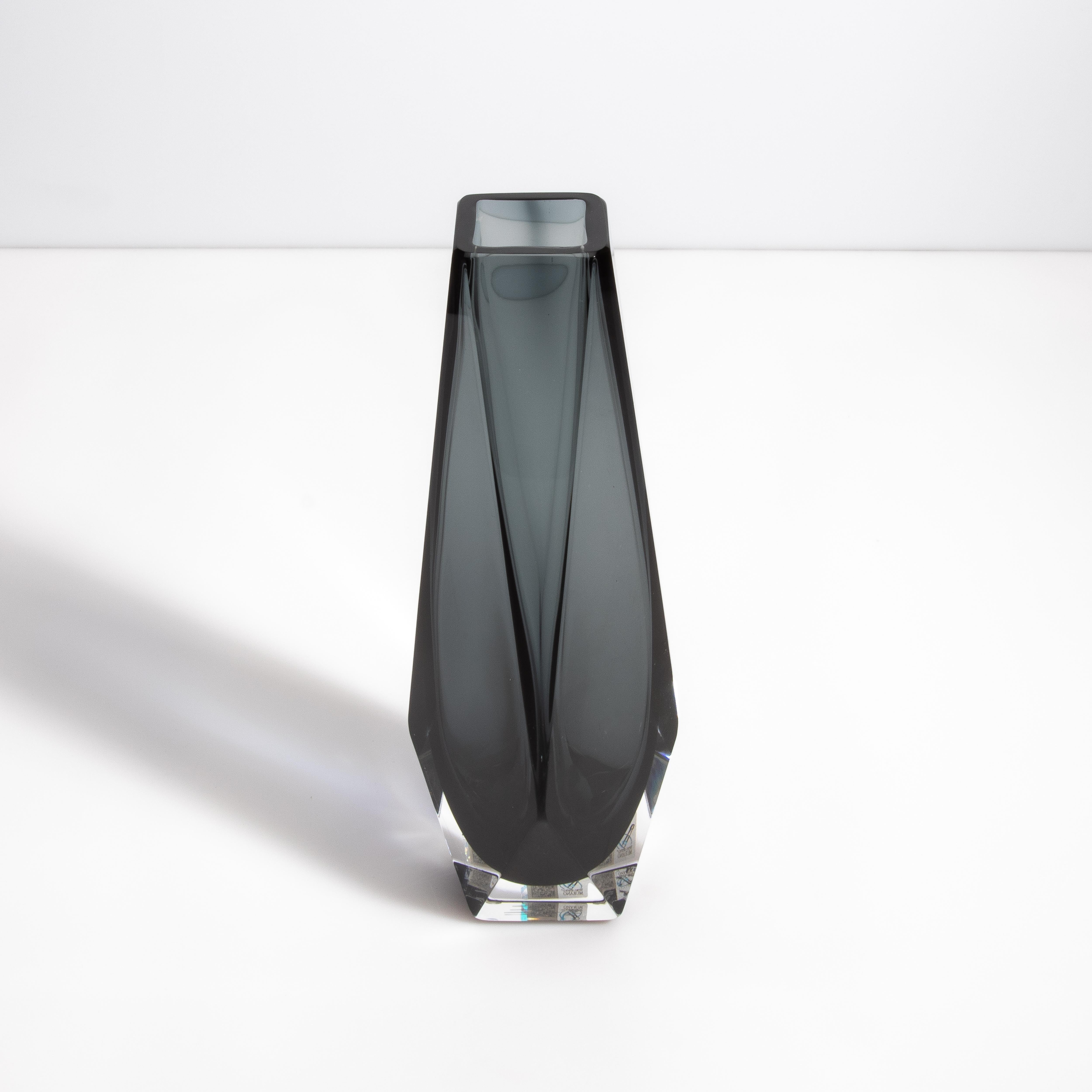Moderno Vaso di Goccia di Murano soffiato a mano in grigio piccolo in vendita
