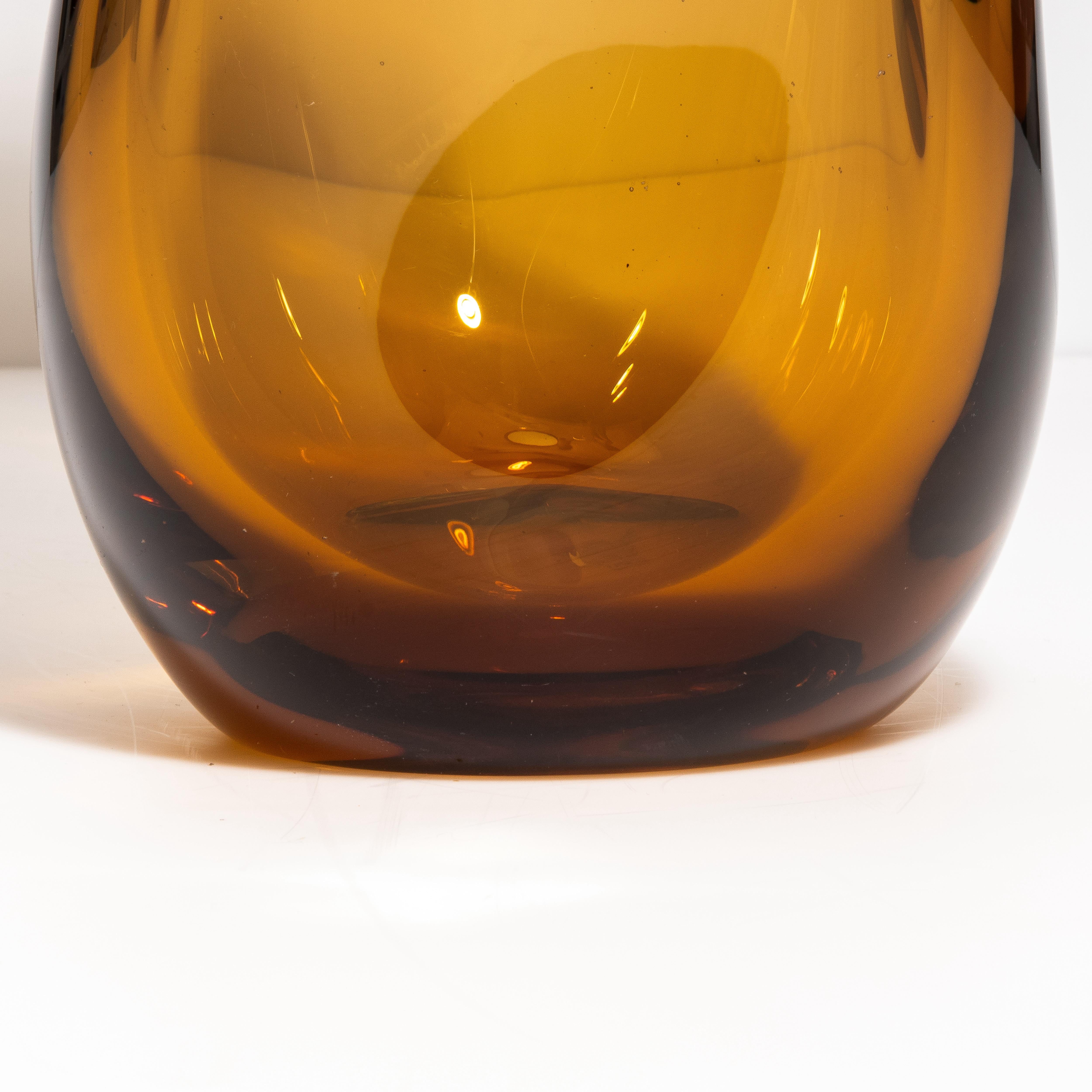 Vaso di Murano soffiato a mano e dentellato in ambra In condizioni ottime in vendita a West Hollywood, CA