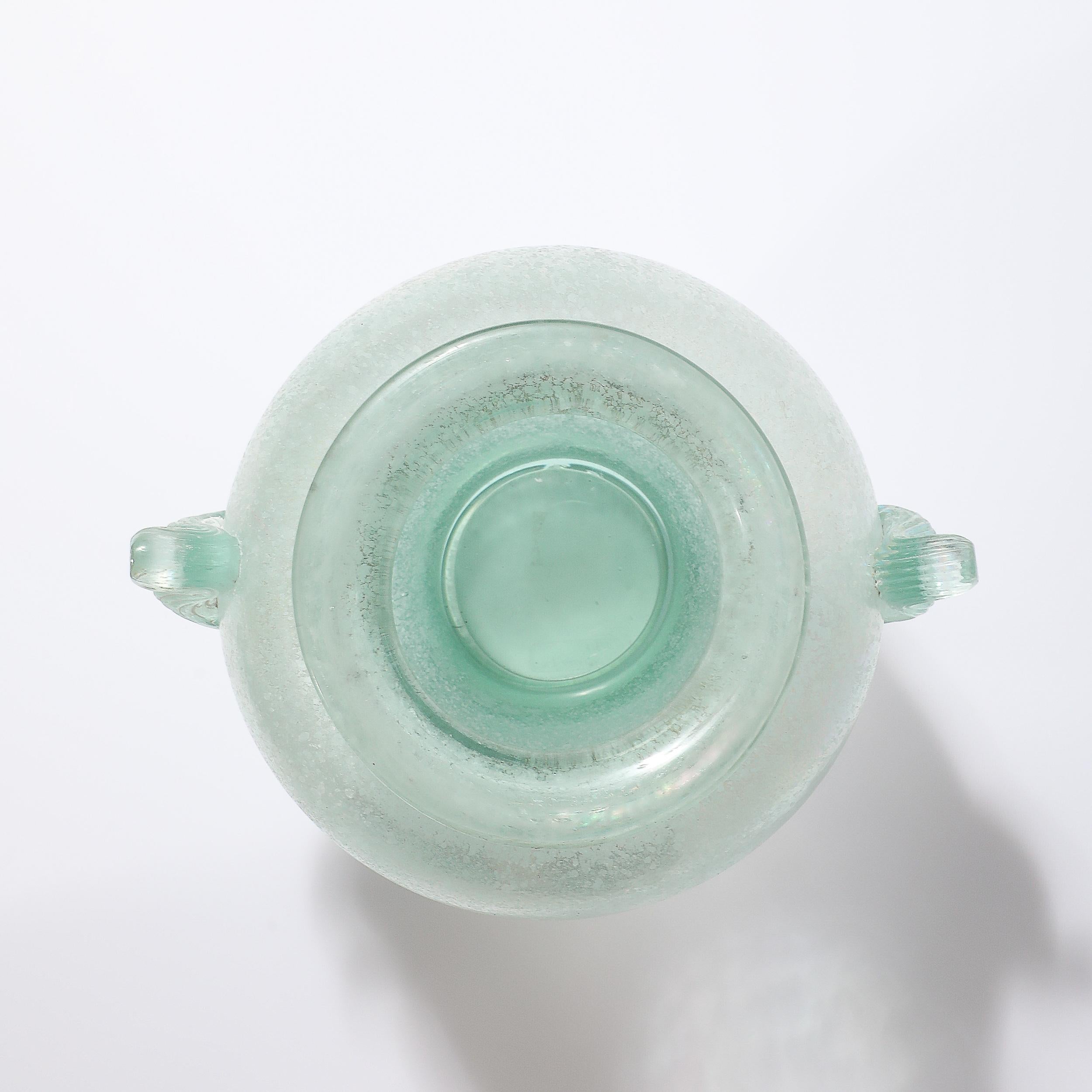 Handgeblasene Murano Irisierende Celadon Scavo Doppelhenkelvase im Angebot 10