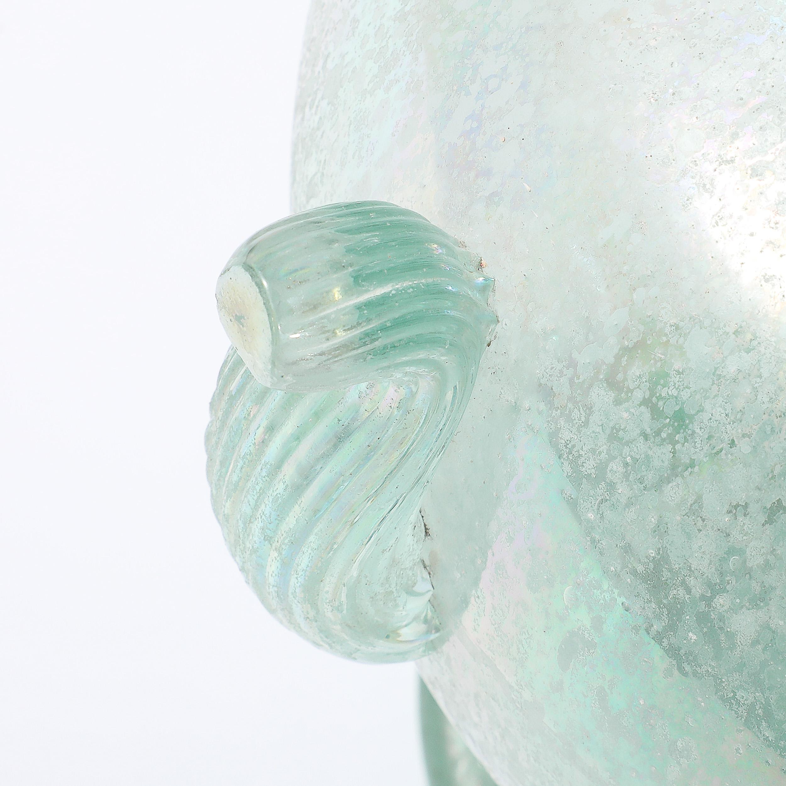 Handgeblasene Murano Irisierende Celadon Scavo Doppelhenkelvase im Angebot 11