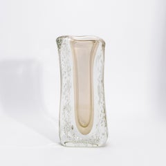 Moderne mundgeblasene Murano-Vase, fließend, klar, klar mit 24-karätigem Goldflecken und Blasen