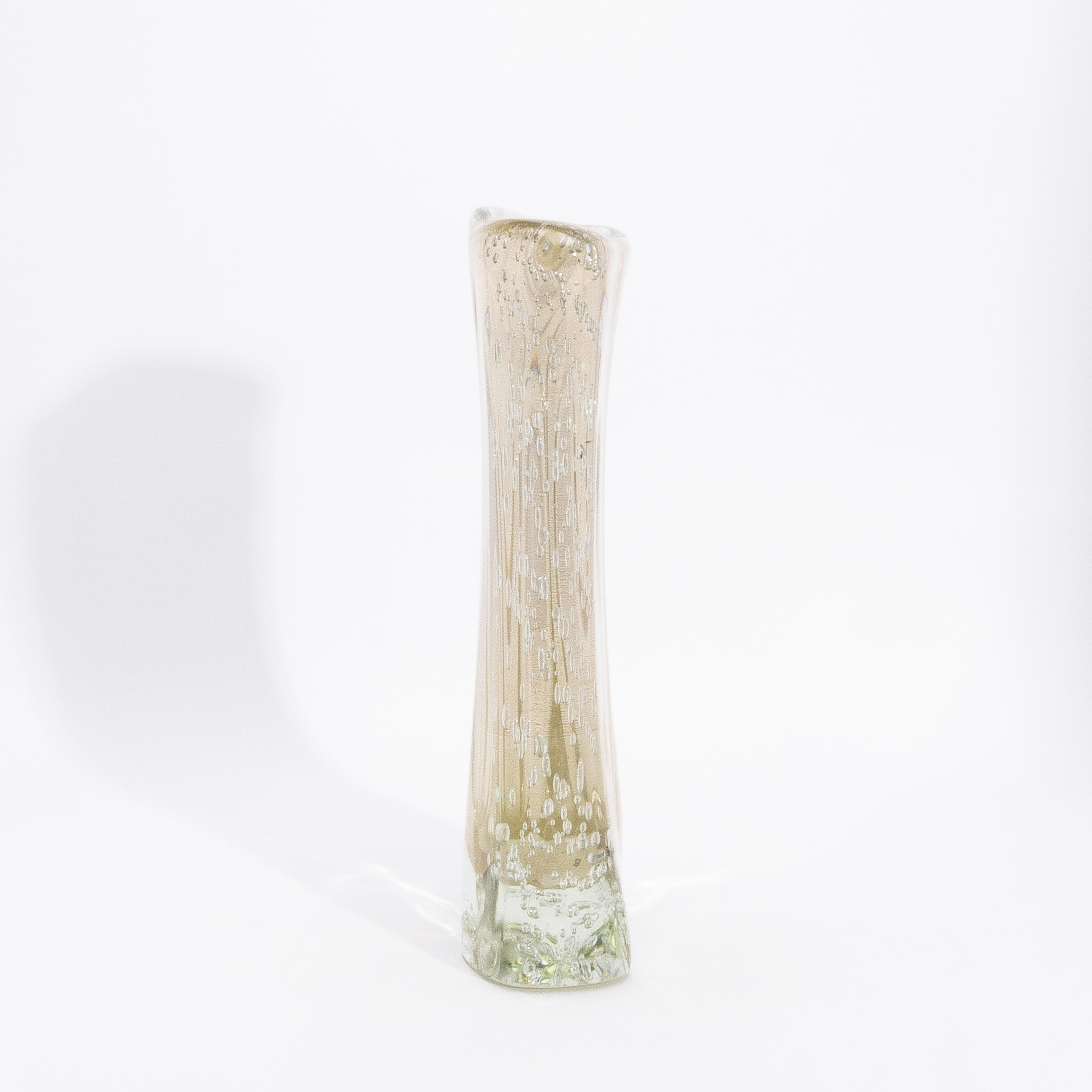 Moderne mundgeblasene Murano-Vase, fließend, klar, klar mit 24-karätigem Goldflecken und Blasen im Zustand „Neu“ im Angebot in West Hollywood, CA