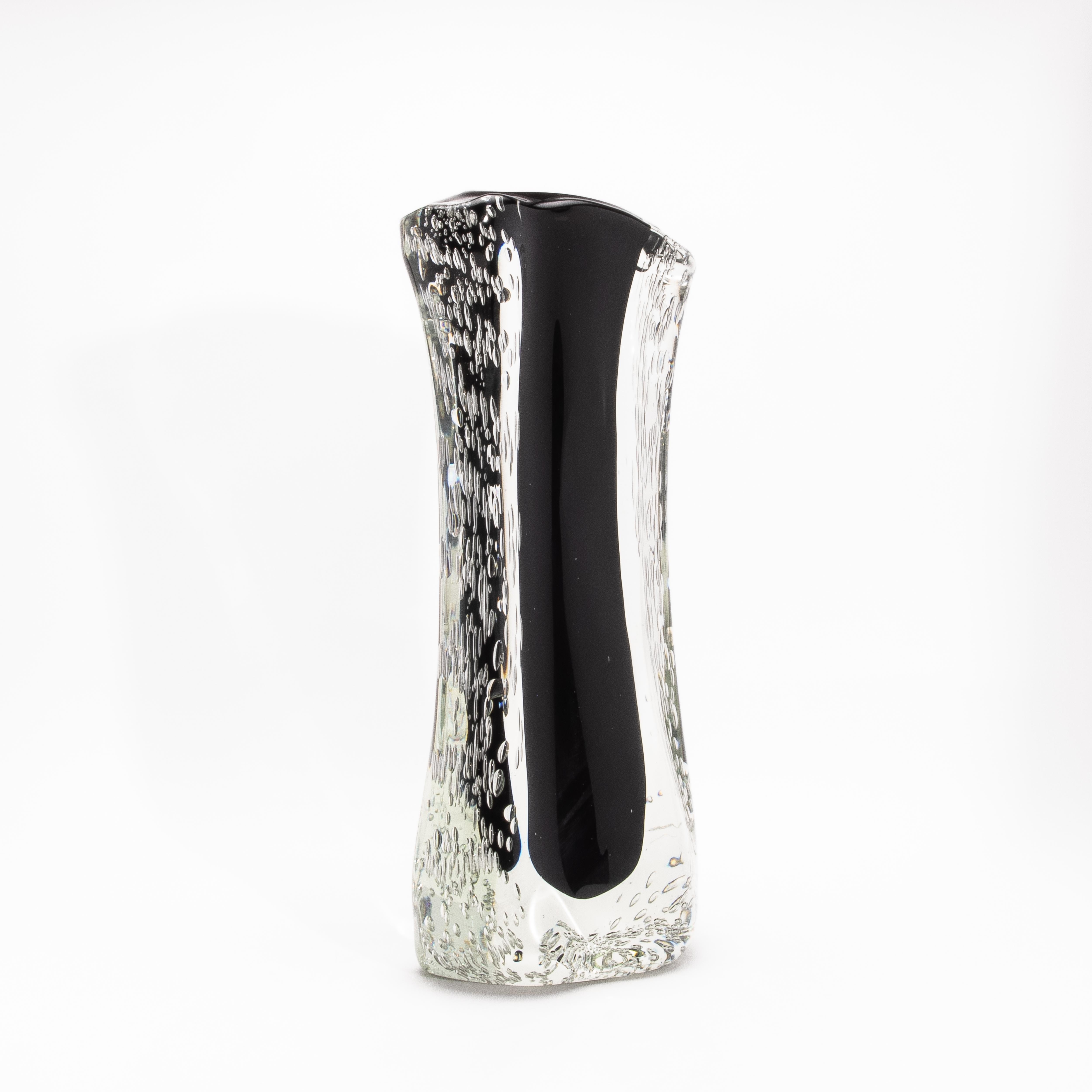 italien Vase fluide moderne en noir onyx avec bulles, soufflé à la main par Murano en vente